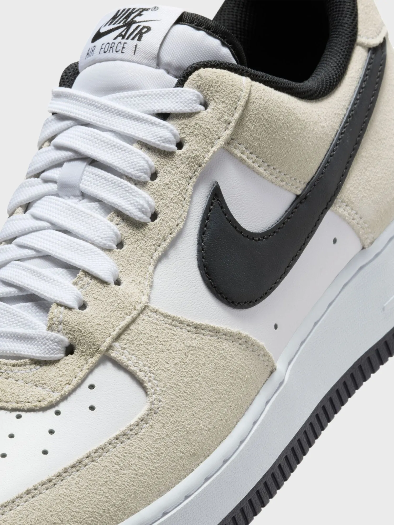 Кросівки чоловічі Nike AIR FORCE 1 07 LV8 бежеві IB6388-100 купити