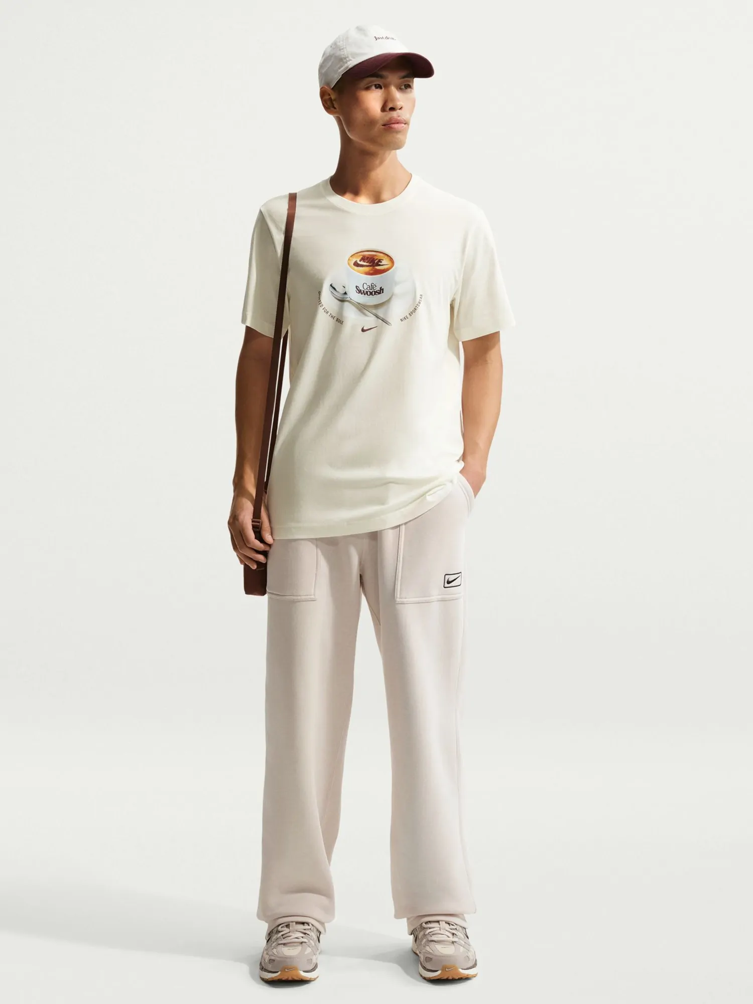 Nike Valencia CF ホワイトポロシャツ Футболка чоловіча Nike U NSW TEE STD CAFE SWOOSH MUG бежева IH1159