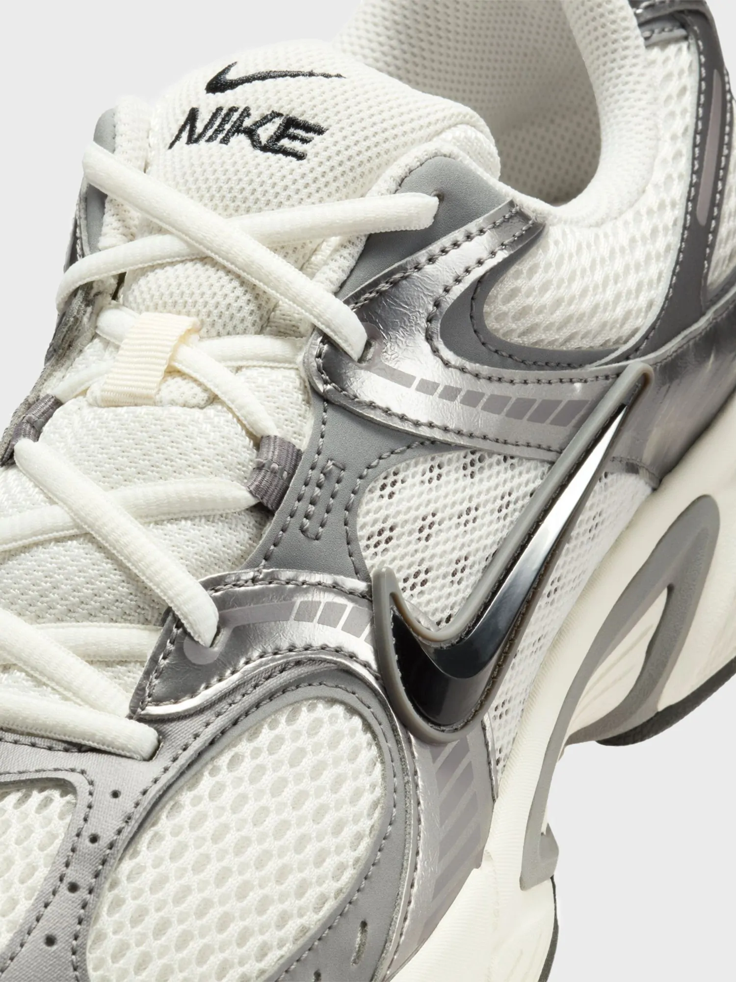 Кросівки чоловічі Nike V5 RNR кремові HJ5228-009 купити в Києві в