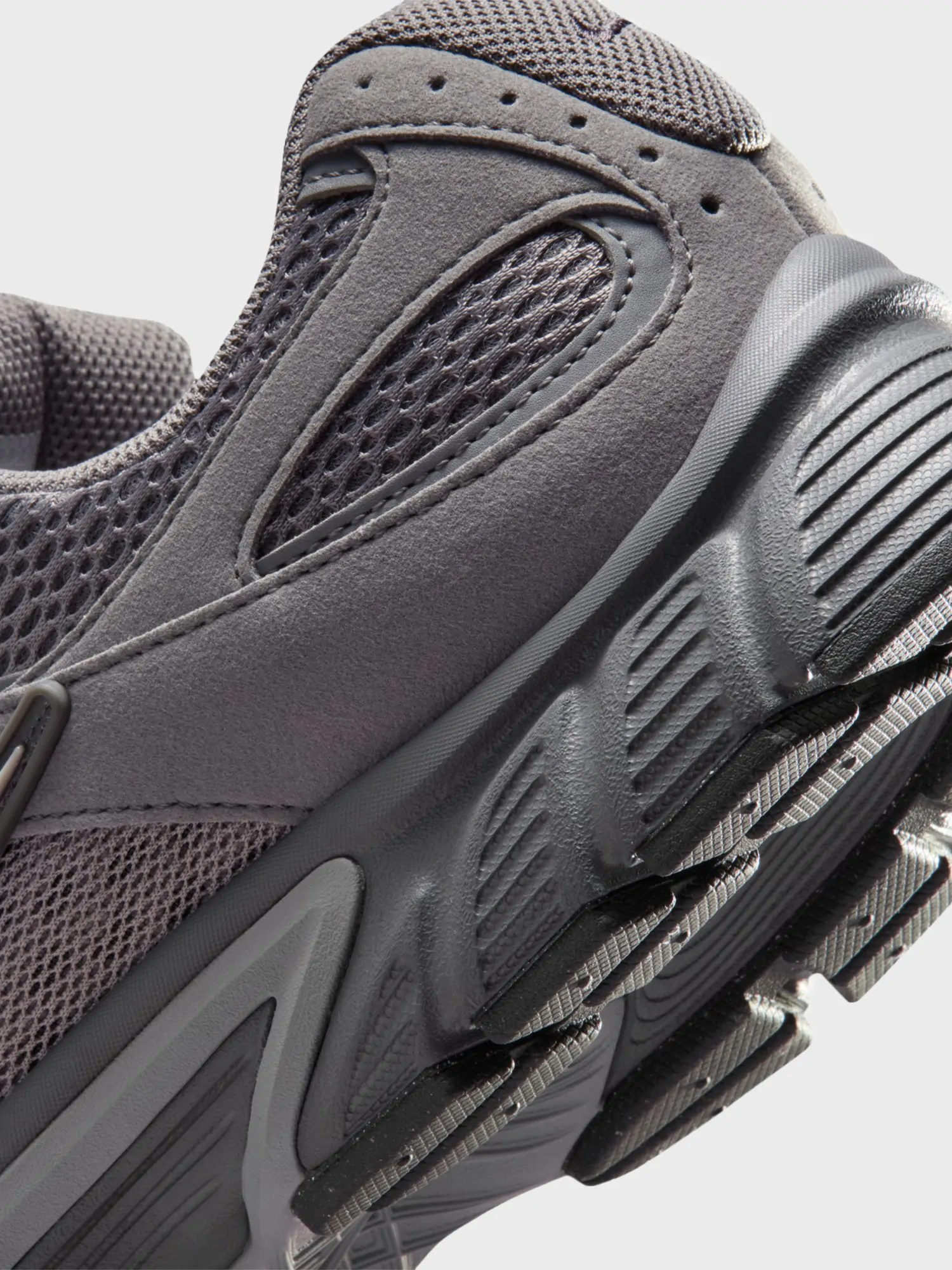 Кросівки чоловічі Nike V5 RNR SUEDE сірі II6292-006 купити в Києві