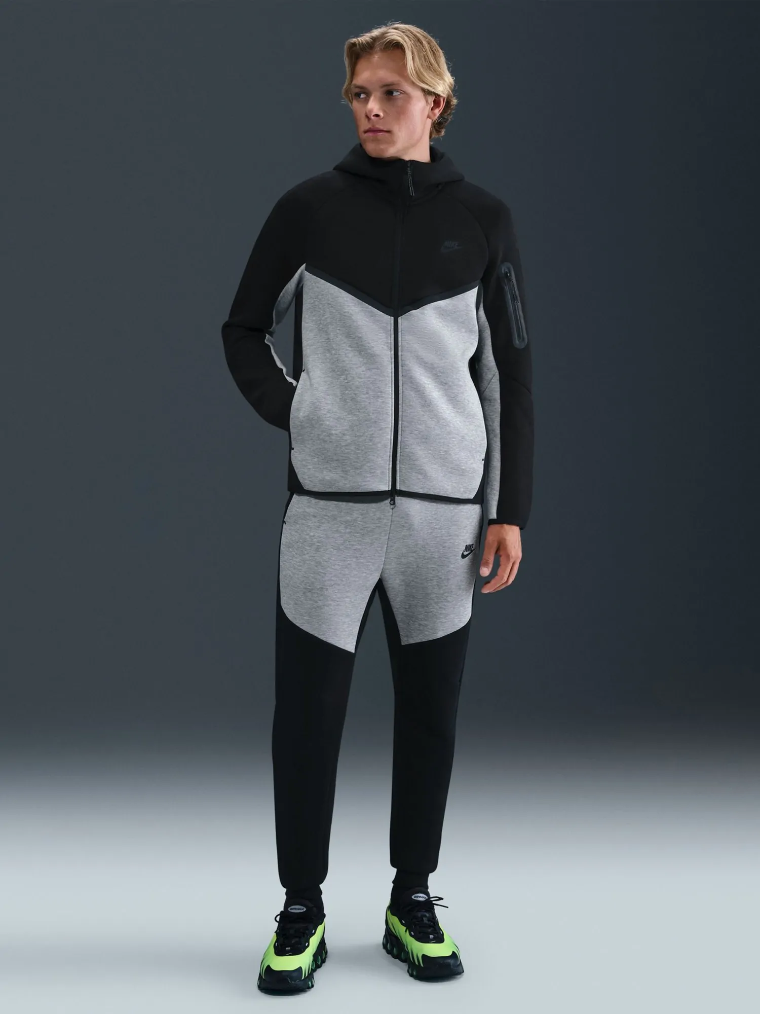 Толстовка мужская Nike M NK TCH FLC FZ WR HOODIE черная HV0949-011
