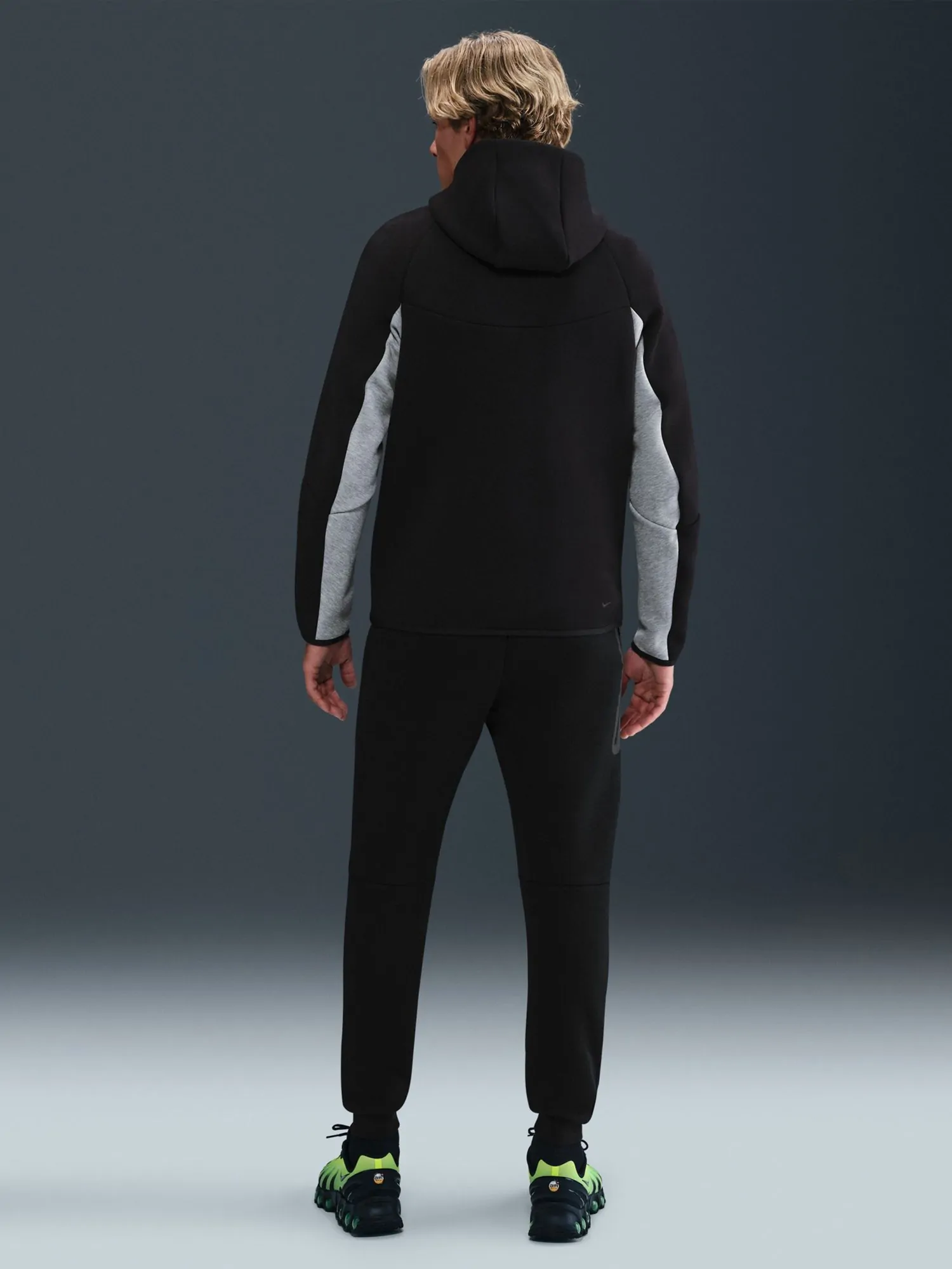 Толстовка мужская Nike M NK TCH FLC FZ WR HOODIE черная HV0949-011