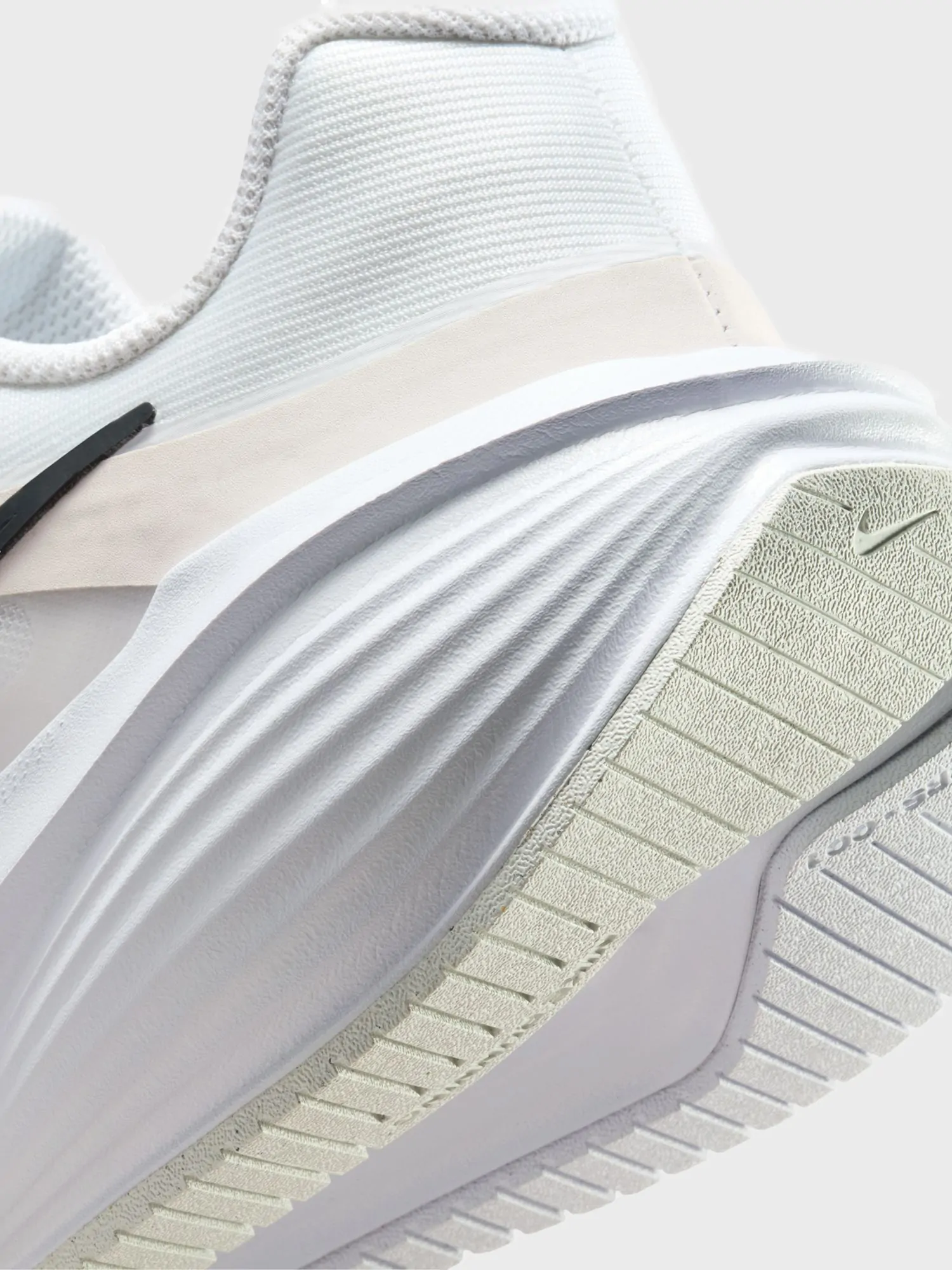 Кросівки чоловічі Nike DOWNSHIFTER 14 білі IB1895-101 купити в