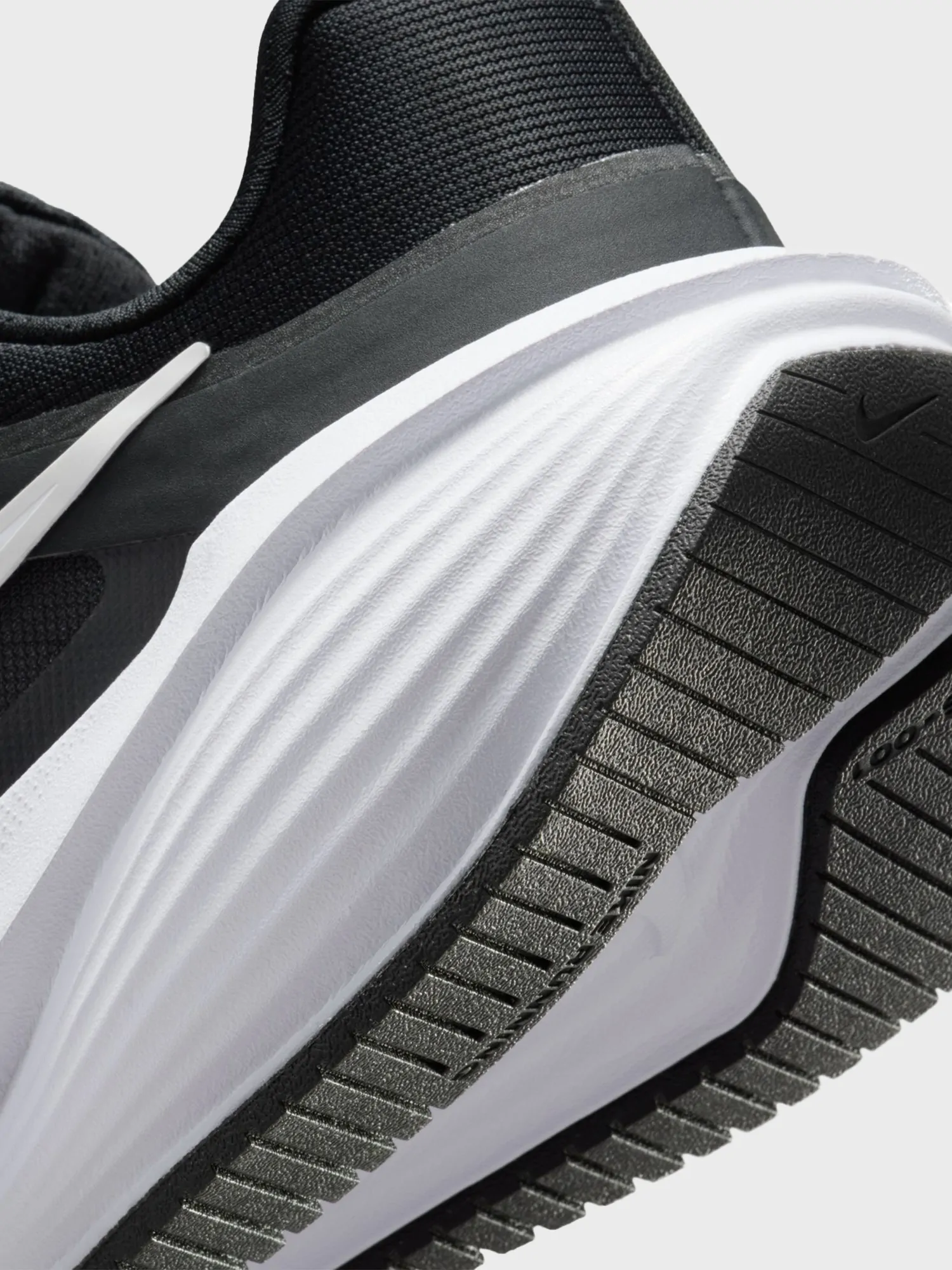 Кросівки жіночі Nike DOWNSHIFTER 14 чорні IB1899-002 купити в