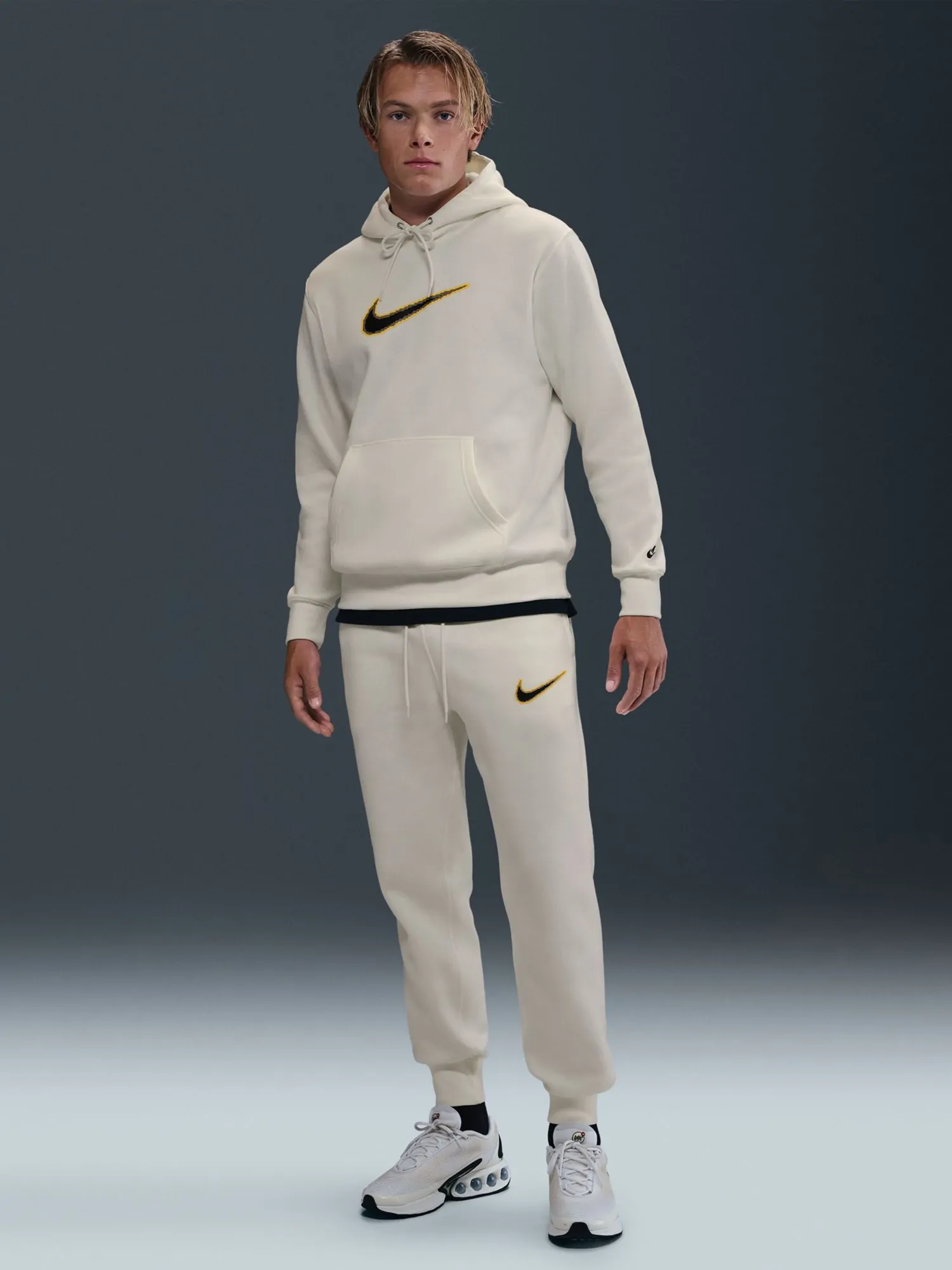 Брюки мужские Nike M NK CLUB BB JGGR NEO VARSITY молочные HV0865