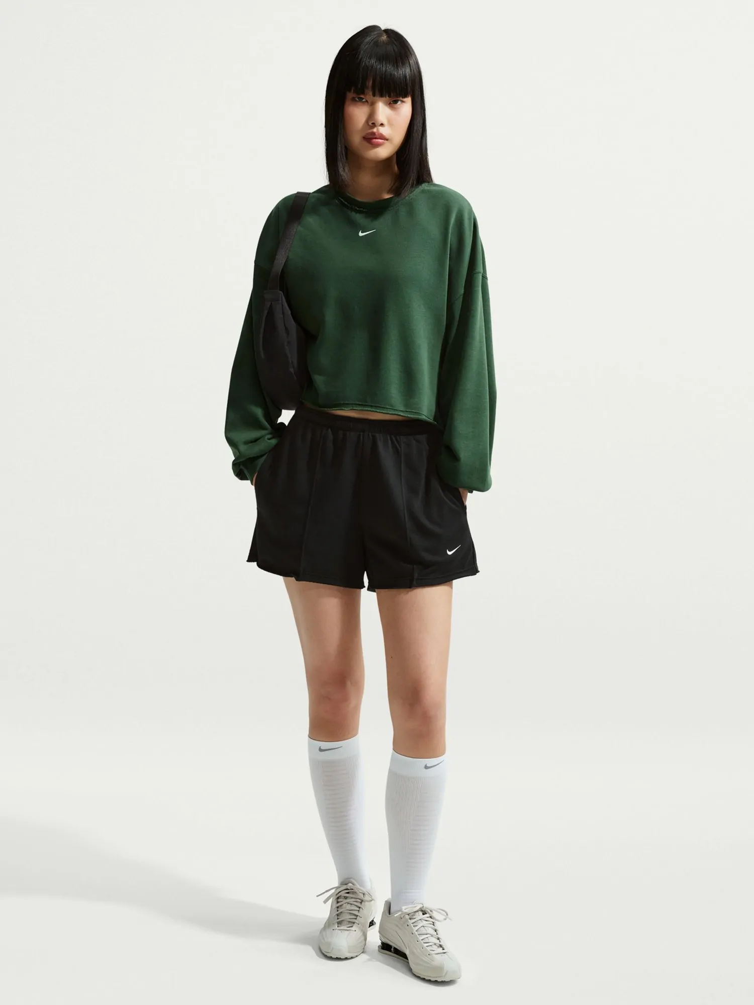 Шорти жіночі Nike W NSW OFFLN CHLL FT SHORT чорні II3980-010