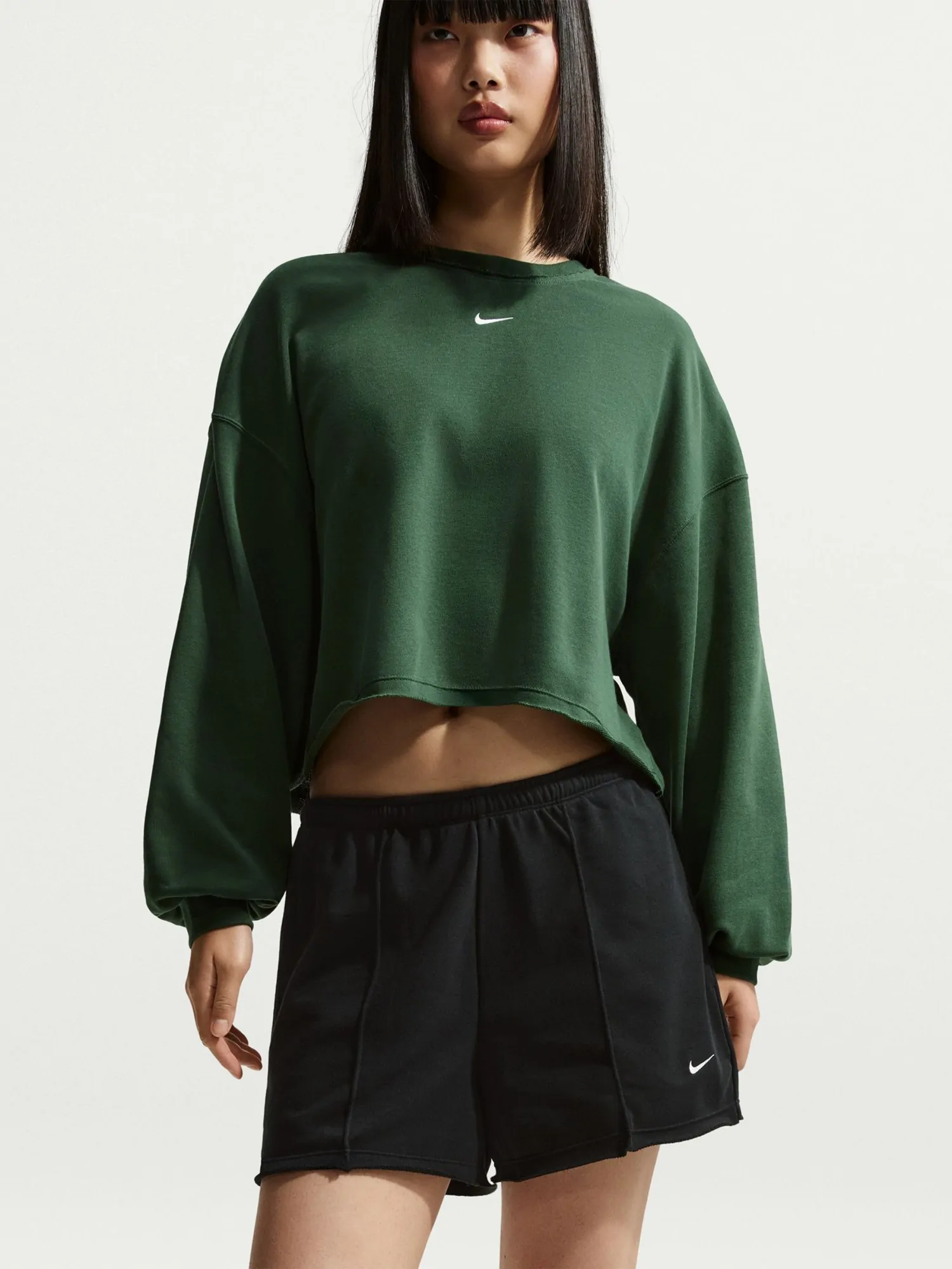 Шорти жіночі Nike W NSW OFFLN CHLL FT SHORT чорні II3980-010