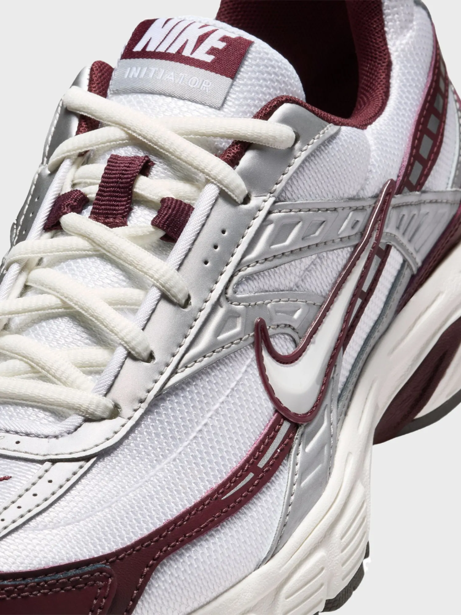 Кроссовки женские Nike WMNS INITIATOR CN бордовые IB4688-111