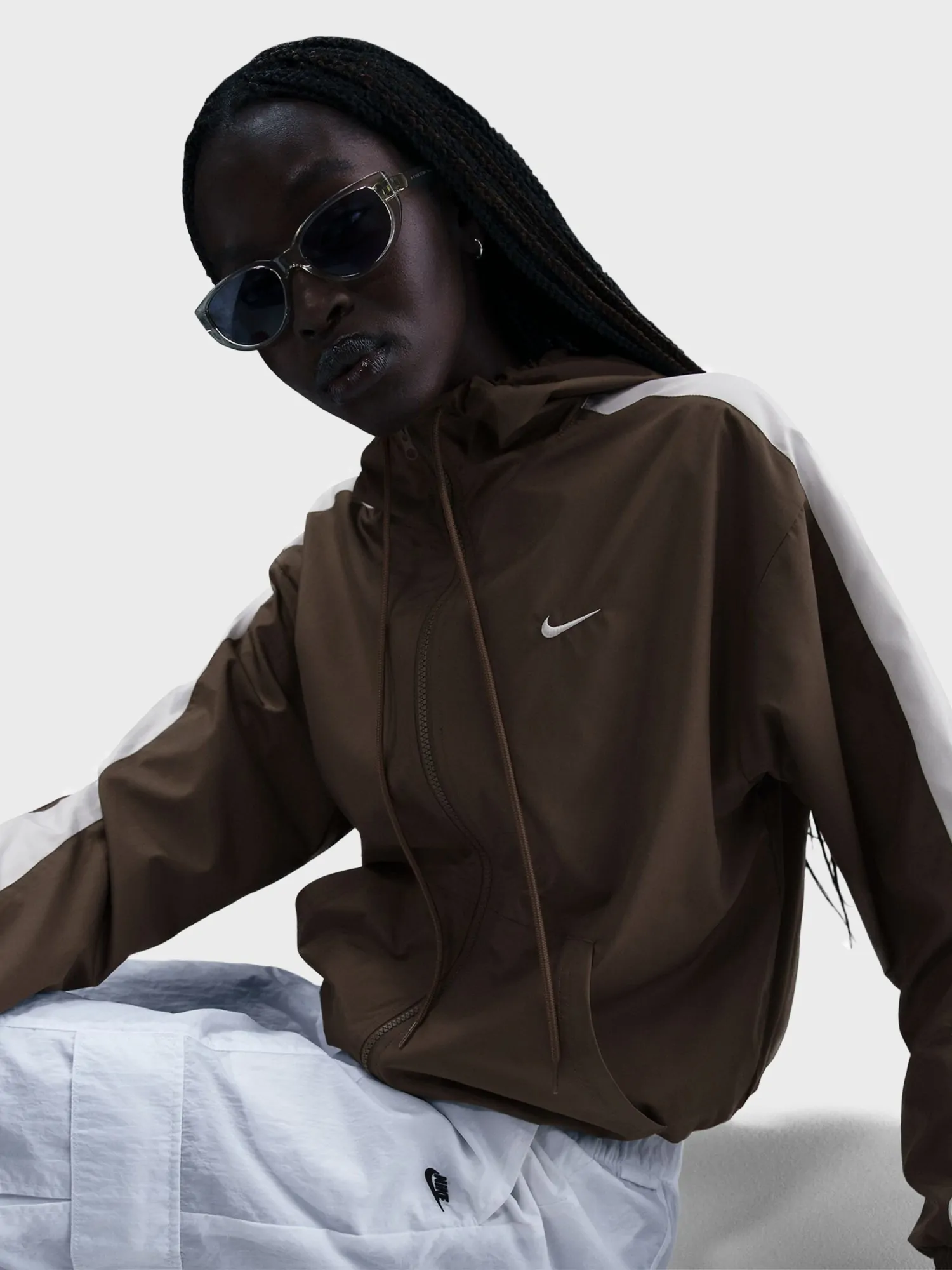 Толстовка женская Nike W NSW ESSNTL UV WVN JKT HD коричневая