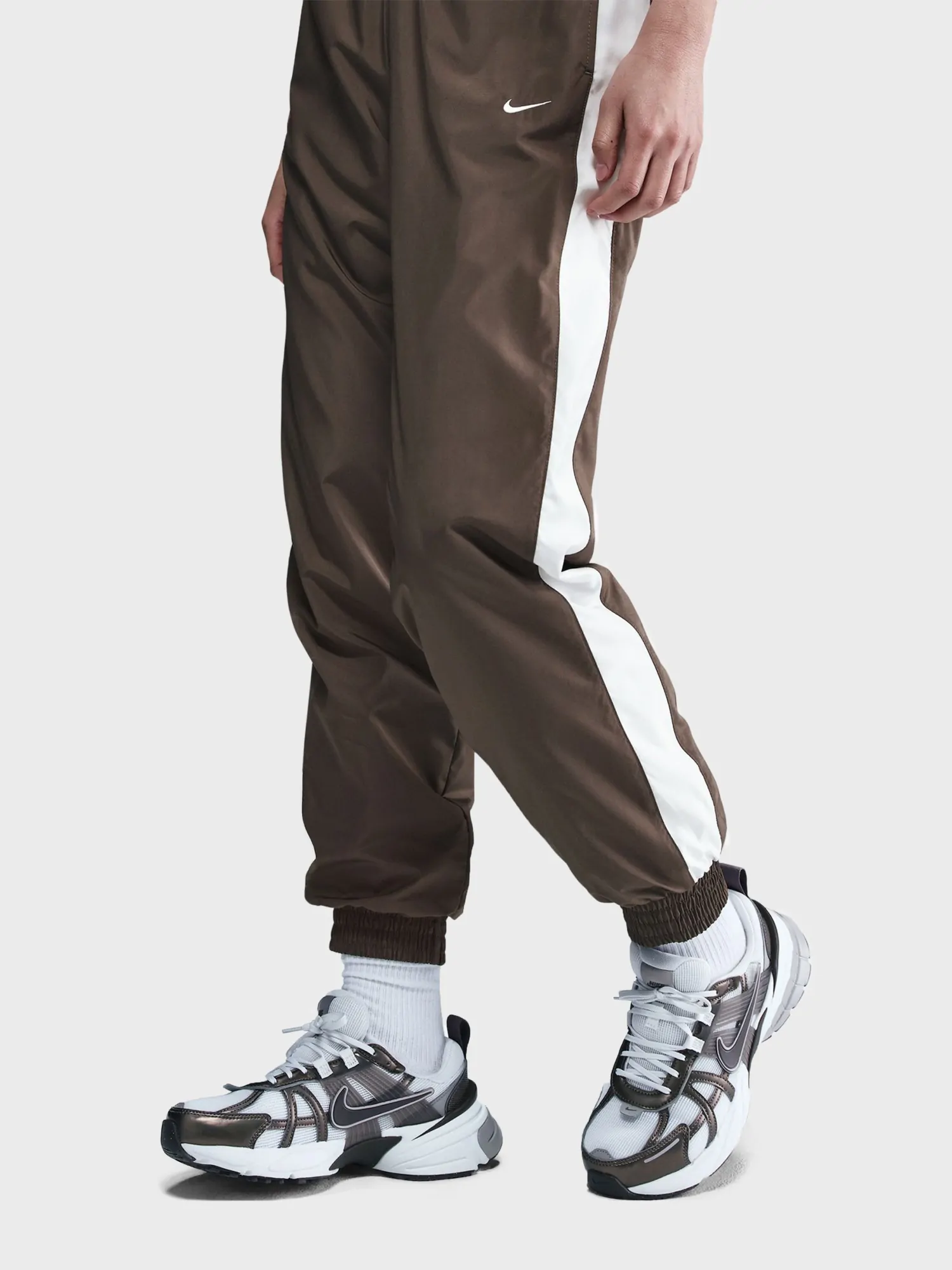 Штани жіночі Nike W NSW OTG UV ESSNTL WVN MR JG коричневі FV7660