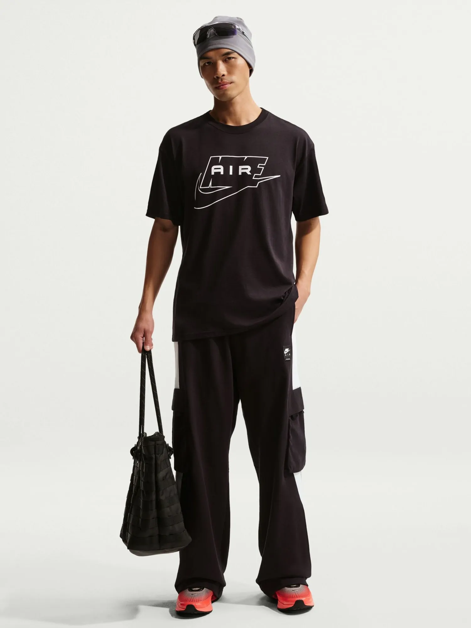 Футболка мужская Nike U NSW TEE LSE NIKE AIR черная IH1359-010
