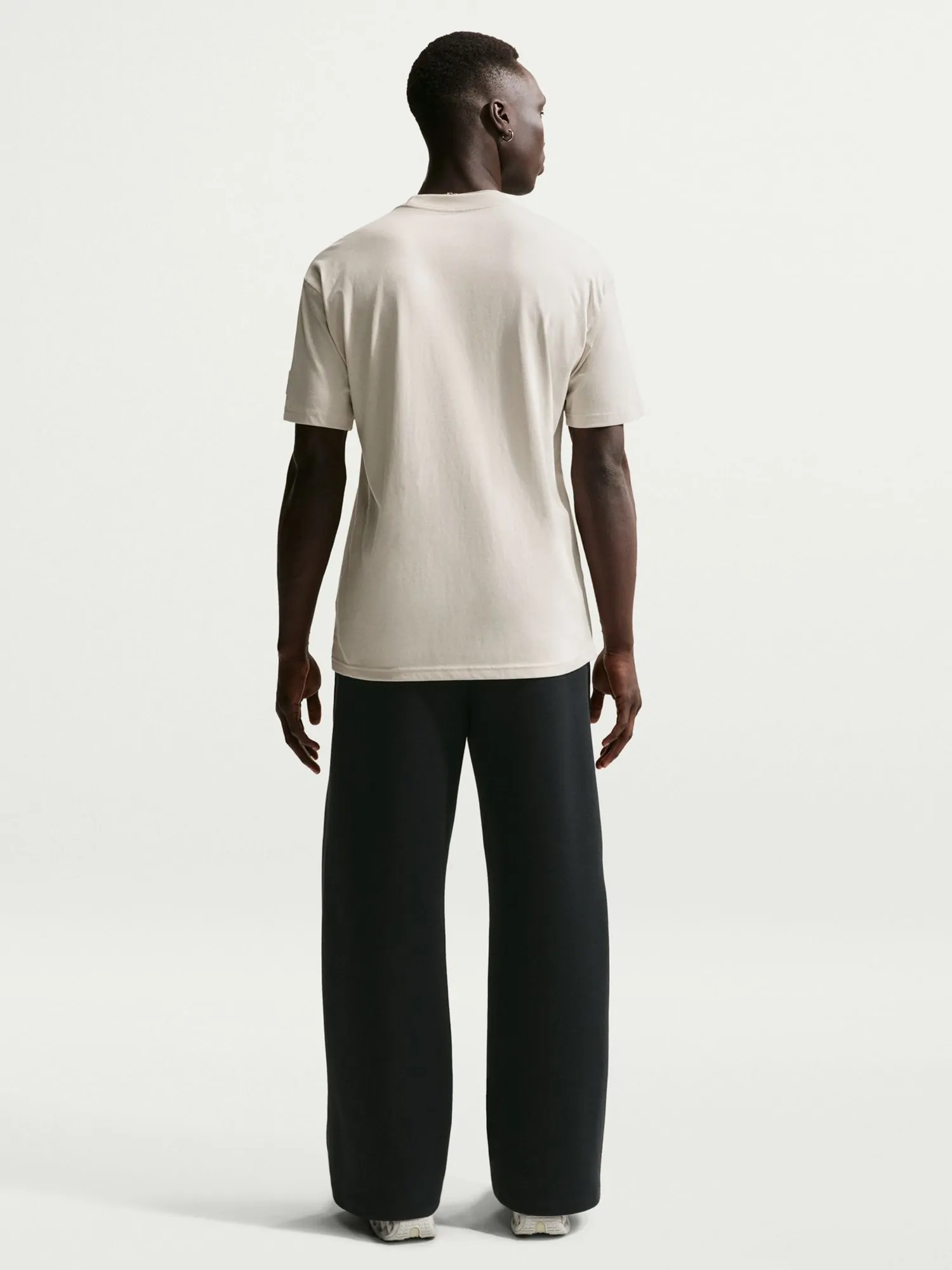 Футболка мужская Nike U NSW TEE LSE NIKE AIR бежевая IH1359-072