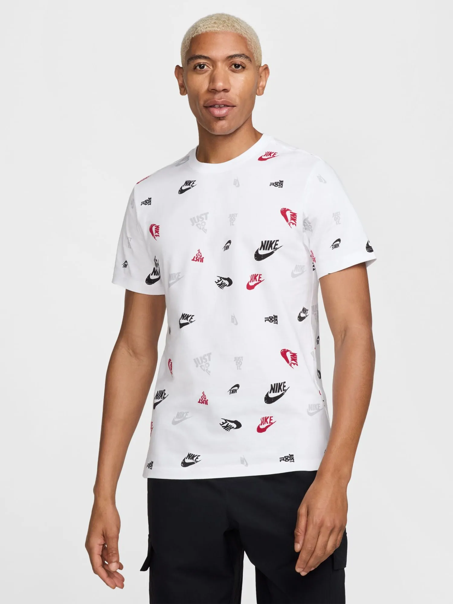 Футболка мужская Nike M NSW TEE 12MO AOP SP25 белая HJ0561-100