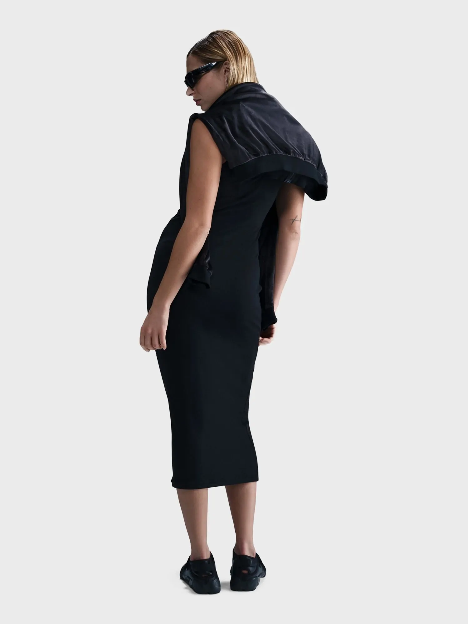 Платье женское Nike W NSW NK CHLL KNT MRIB TNK DRS черное HJ0710