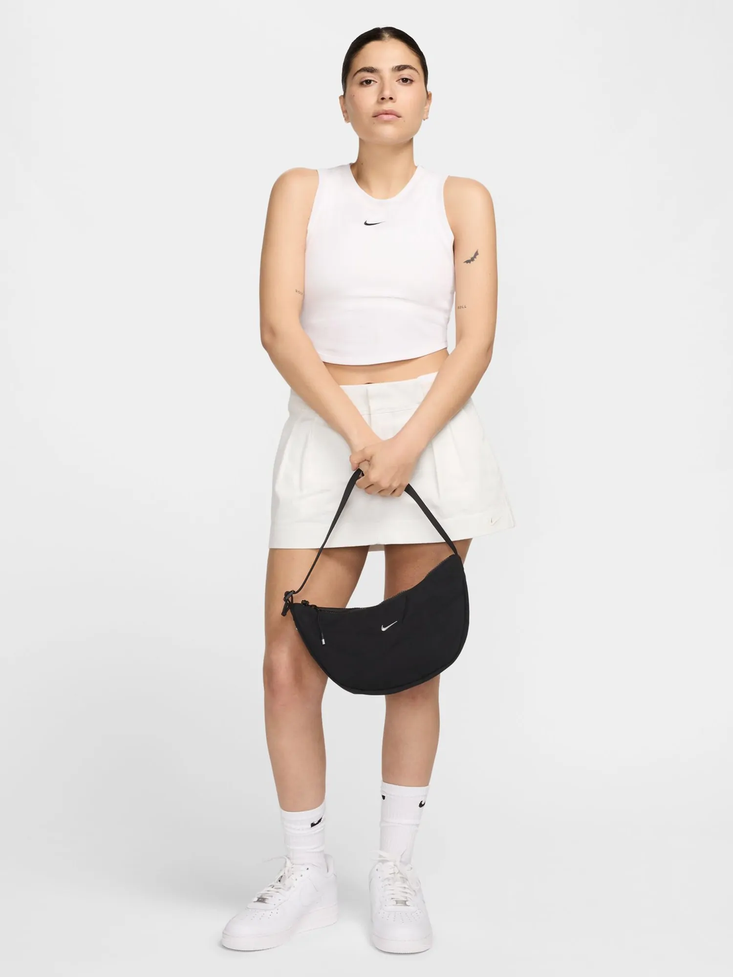 Сумка Nike NK AURA CRESCENT CROSSBODY черная HQ4370-010 купить в