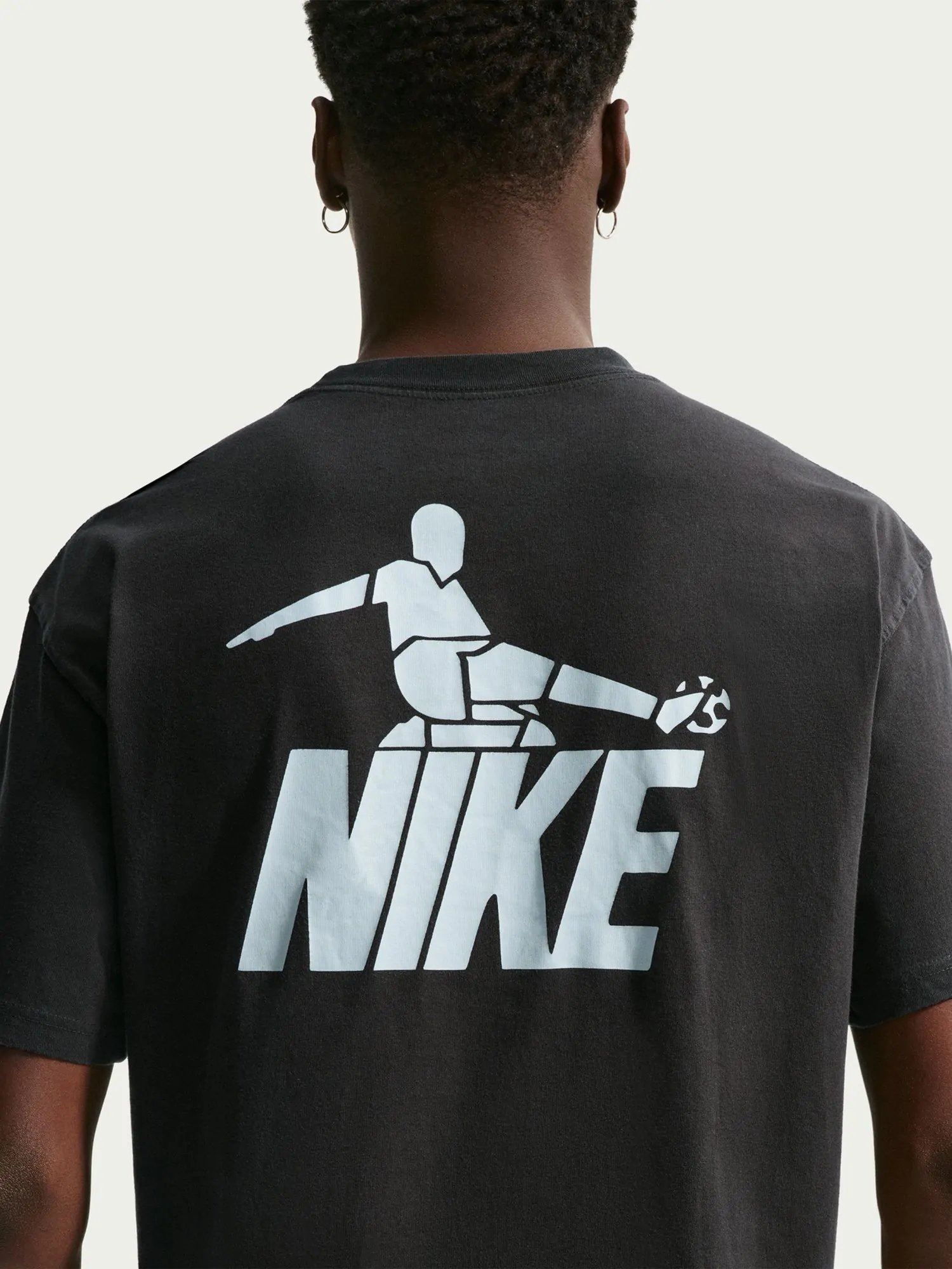 Футболка мужская Nike M NSW TEE LSE CELEB FB 2 графитовая IR5773