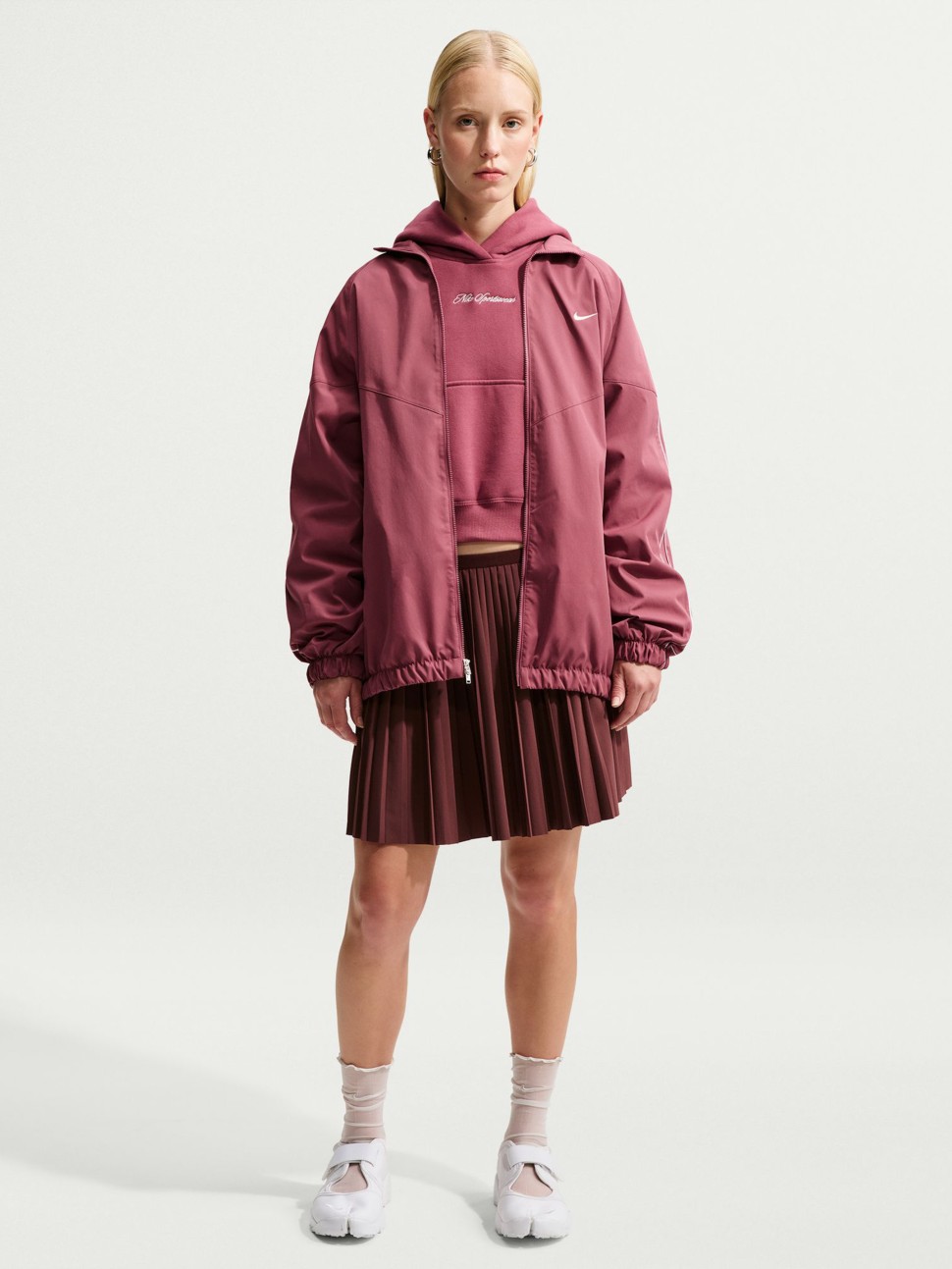Толстовка женская Nike W NK STDO FLC MW CRP SCLOP HDY темно-розовая IO9948-654 — фото 6 — Sport City Толстовка женская Nike W NK STDO FLC MW CRP SCLOP HDY темно-розовая IO9948-654 — фото 6