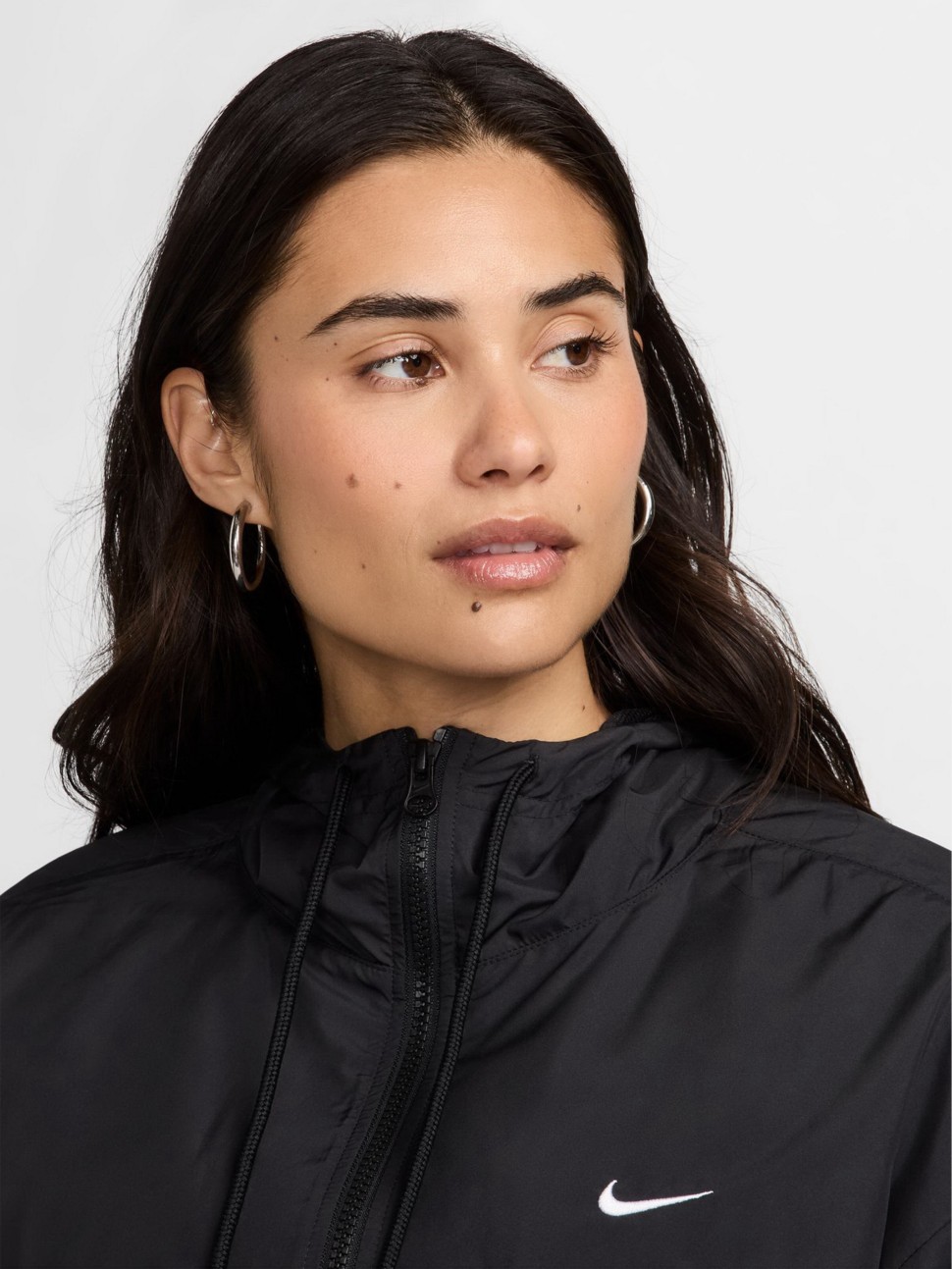 Вітрівка жіноча Nike W NSW ESSNTL UV WVN JKT HD чорна FV6298-010 — фото 5