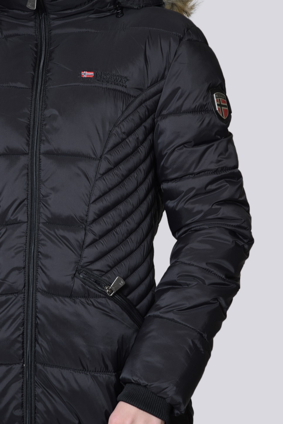 Куртка жіноча Geographical Norway чорна WR606F-010 — фото 5