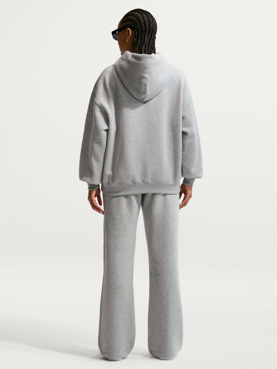 Women's sweatshirt Nike W NK STDO FLC MW OS FZ HDY gray IM8084-063 — photo 6 — Sport City Women's sweatshirt Nike W NK STDO FLC MW OS FZ HDY gray IM8084-063 — photo 6