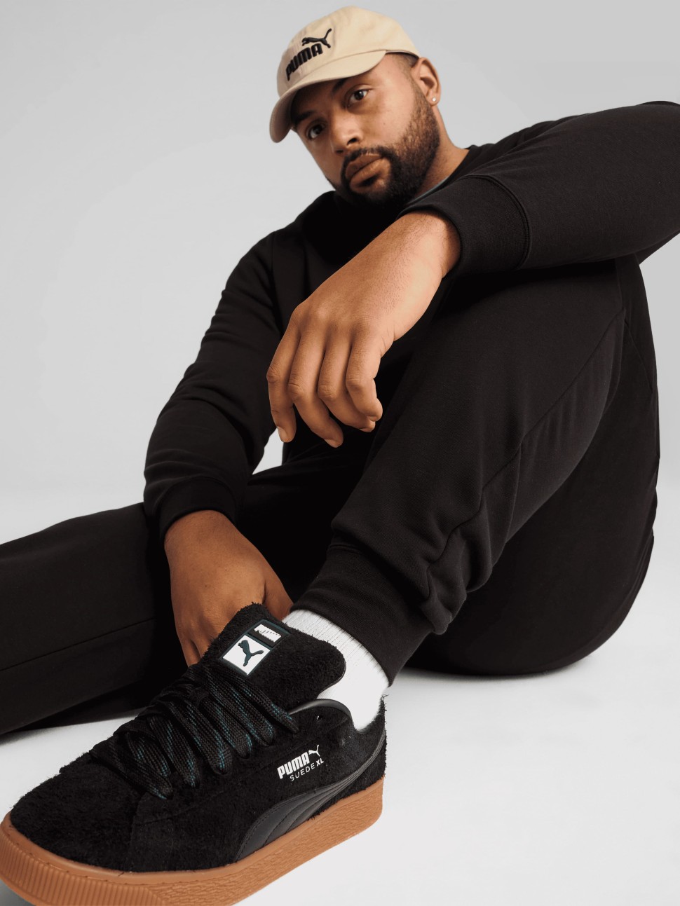 Штани чоловічі Puma ESS No. 1 Logo Sweatpants чорні 68260801 — фото 4