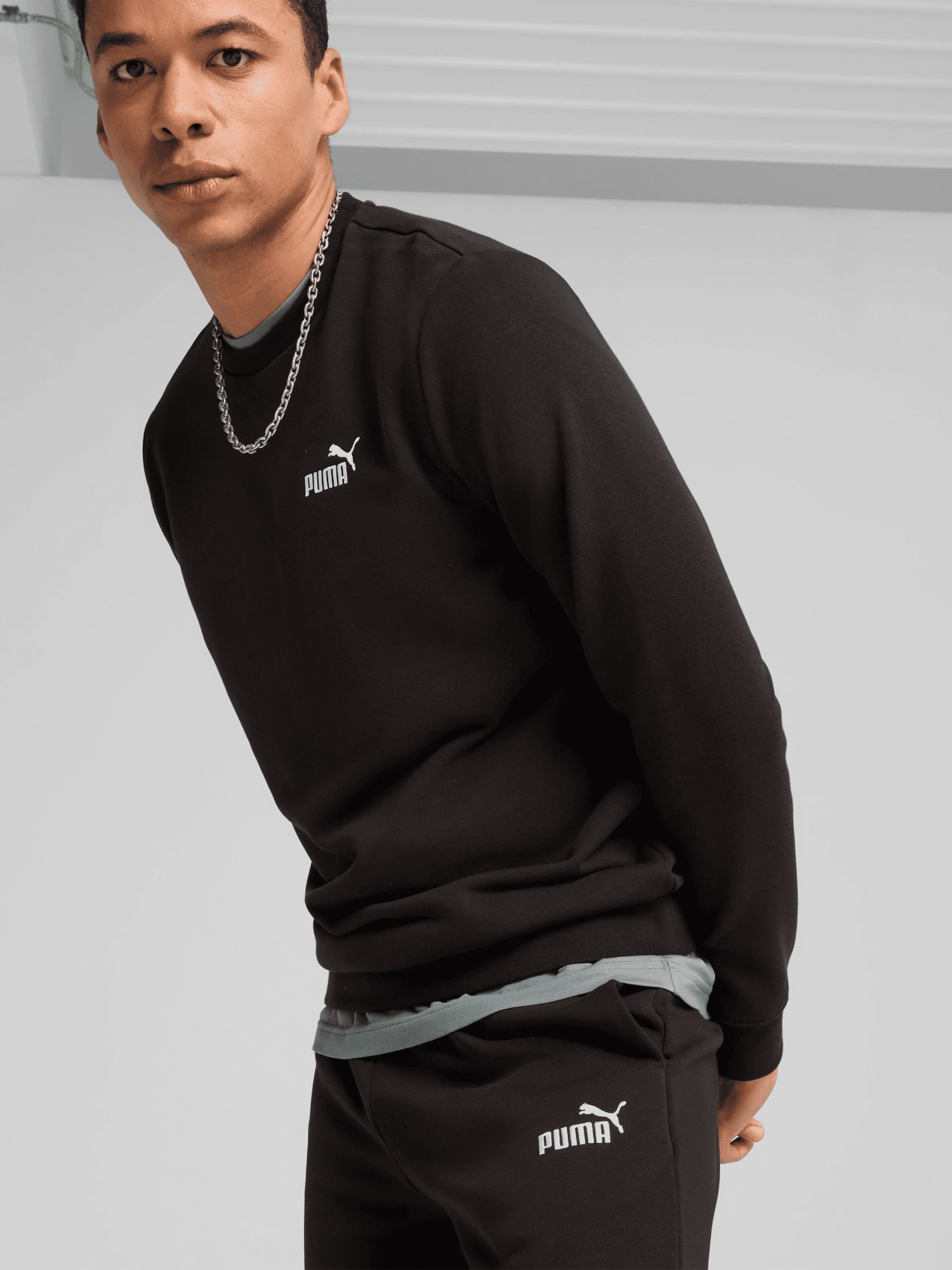 Брюки мужские Puma ESS No. 1 Logo Sweatpants черные 68260801 изображение 5