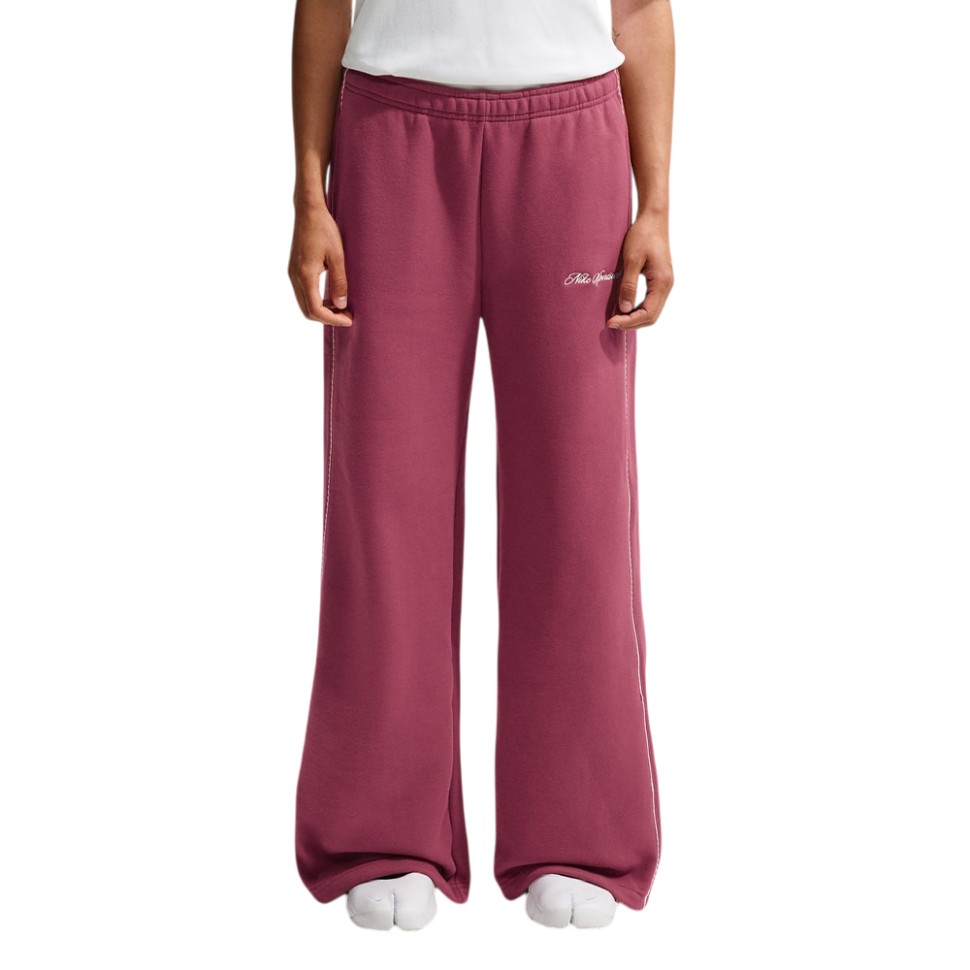 Брюки женские Nike W NK STDO FLC MW MR SCALLOP WL темно-розовые IQ3170-654 — Sport City Брюки женские Nike W NK STDO FLC MW MR SCALLOP WL темно-розовые IQ3170-654