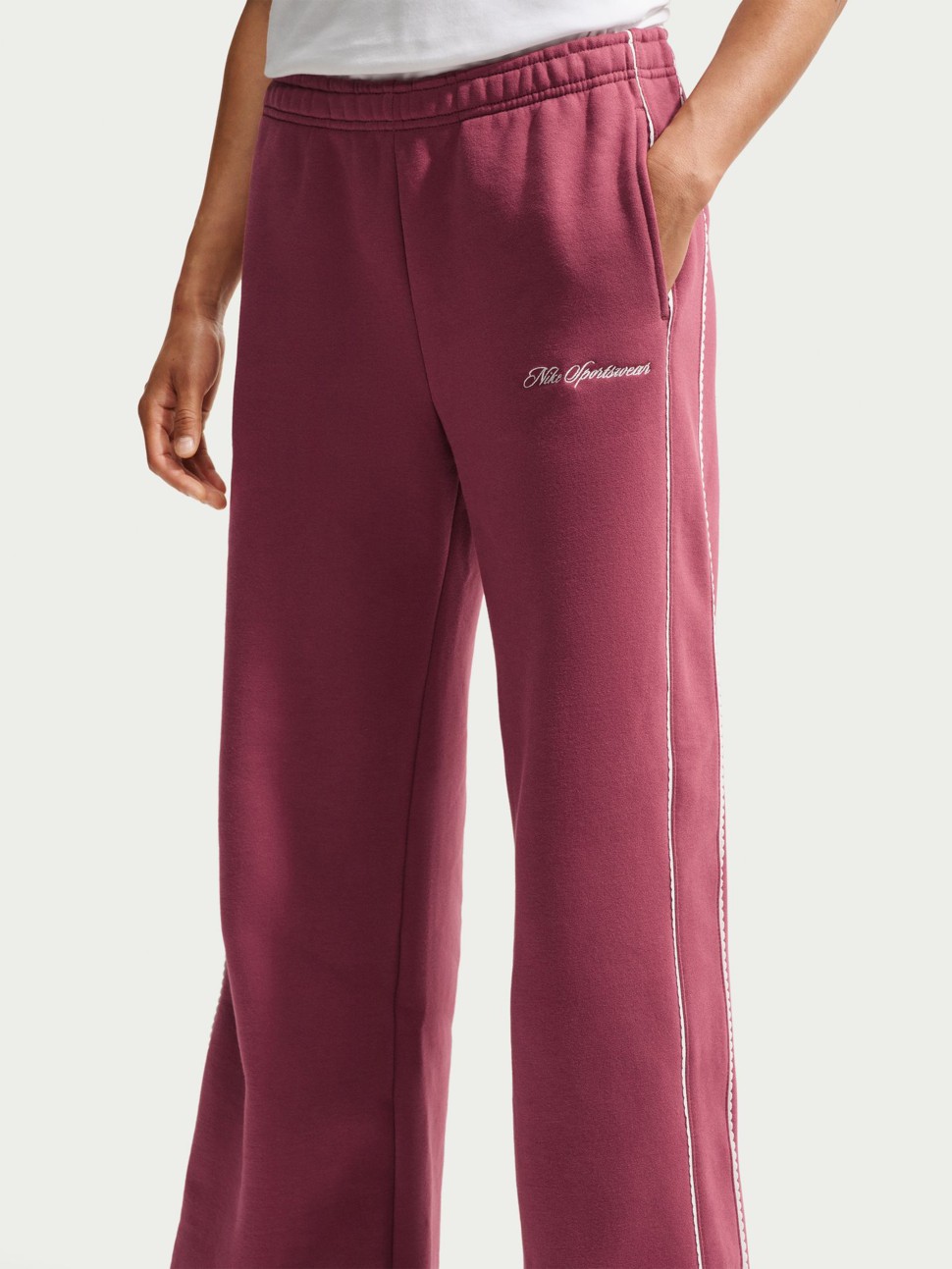 Брюки женские Nike W NK STDO FLC MW MR SCALLOP WL темно-розовые IQ3170-654 — фото 3 — Sport City Брюки женские Nike W NK STDO FLC MW MR SCALLOP WL темно-розовые IQ3170-654 — фото 3