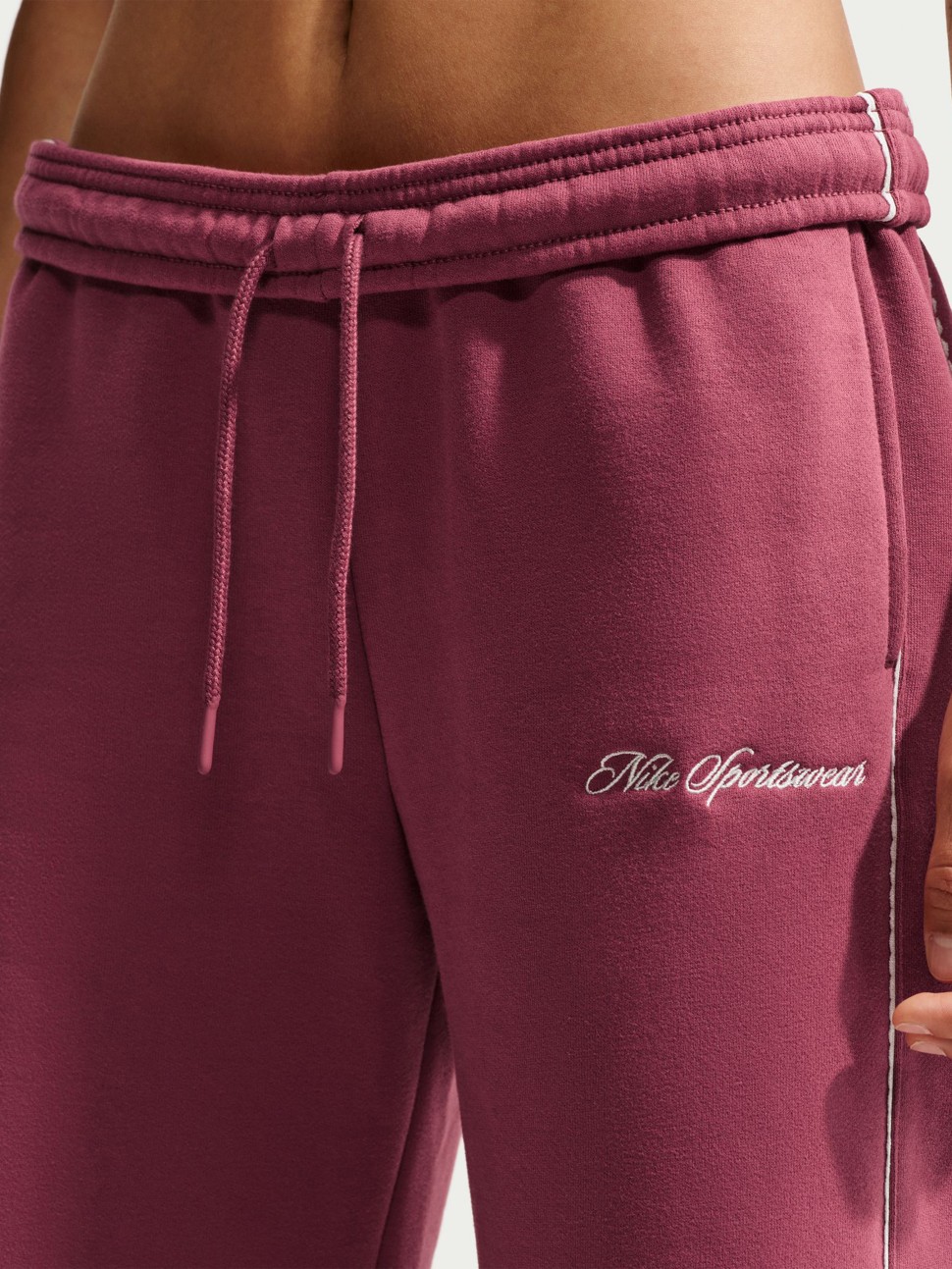 Брюки женские Nike W NK STDO FLC MW MR SCALLOP WL темно-розовые IQ3170-654 — фото 7 — Sport City Брюки женские Nike W NK STDO FLC MW MR SCALLOP WL темно-розовые IQ3170-654 — фото 7