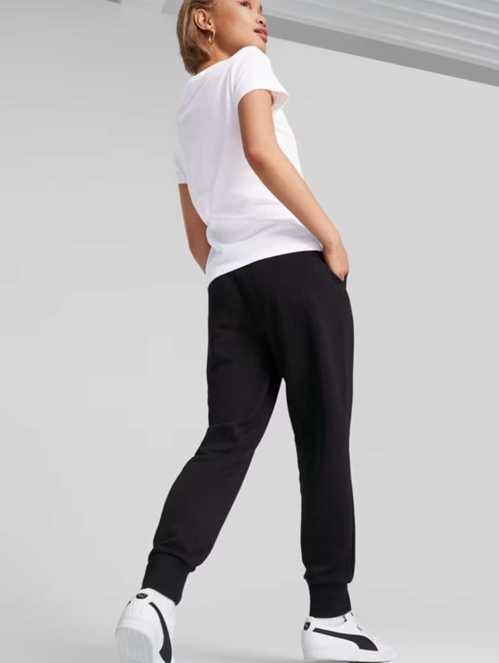 Штани жіночі Puma ESS Sweatpants TR cl чорні 58684201 — фото 3