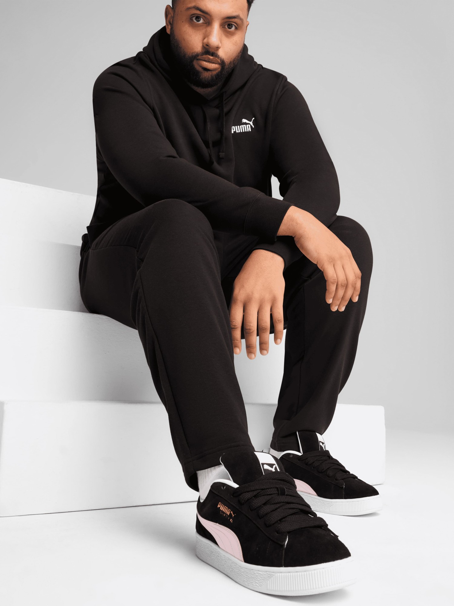 Штани чоловічі Puma ESS No. 1 Logo Sweatpants чорні 68261201 изображение 5