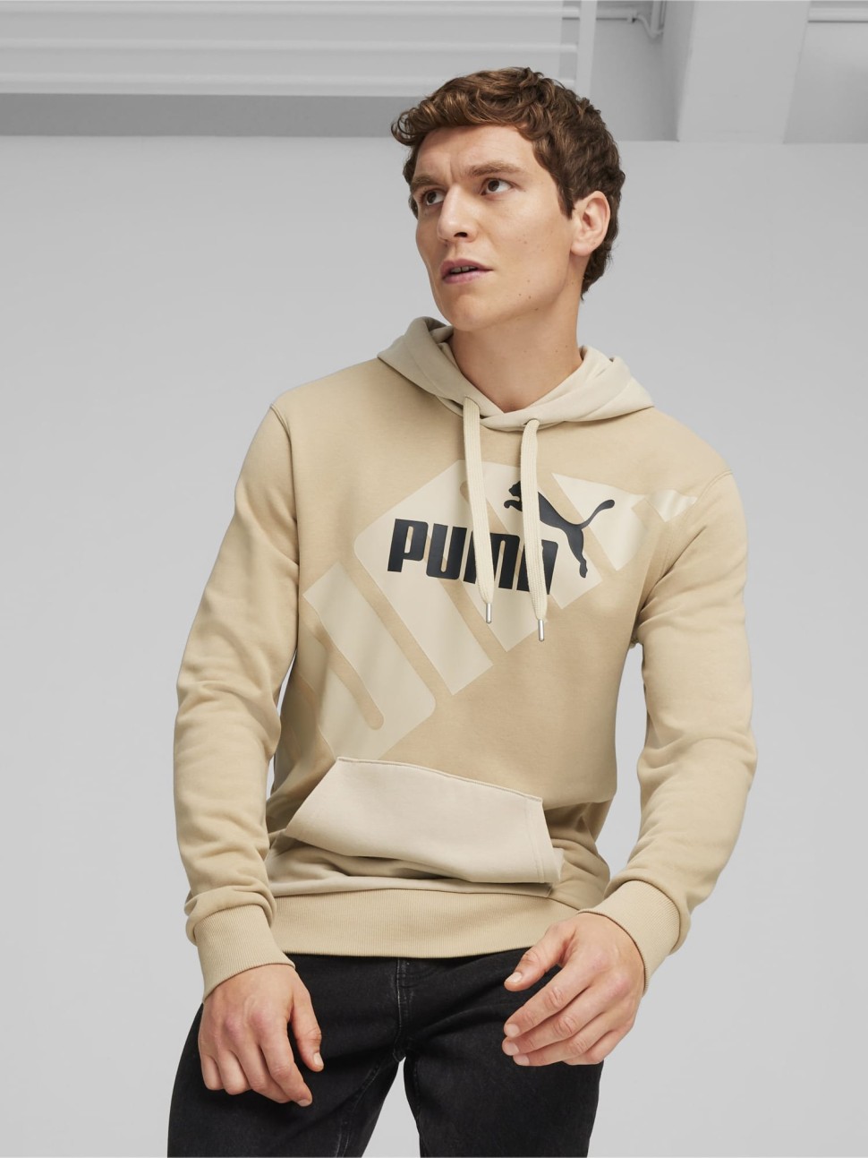Толстовка чоловіча Puma PUMA POWER Graphic Hoodie бежева 67896383 — фото 2