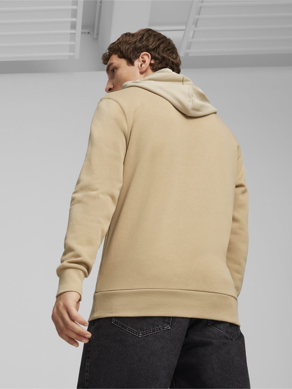Толстовка чоловіча Puma PUMA POWER Graphic Hoodie бежева 67896383 — фото 3
