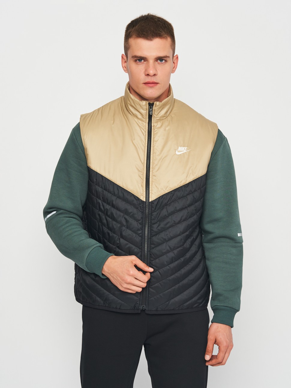 Жилет чоловічий Nike M NK TF WR MIDWEIGHT VEST чорний FB8201-010 — фото 2