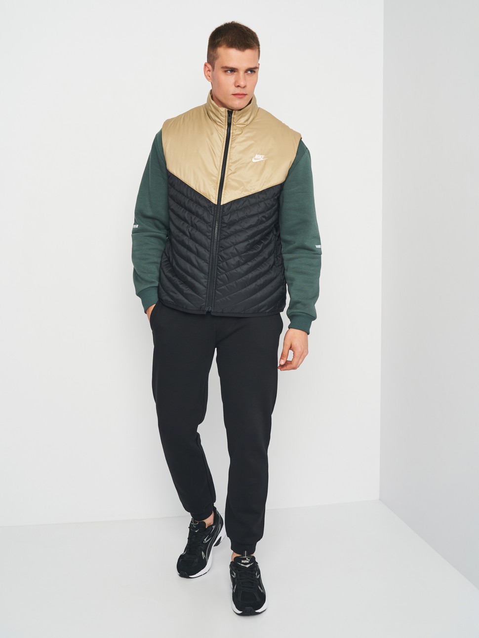 Жилет чоловічий Nike M NK TF WR MIDWEIGHT VEST чорний FB8201-010 — фото 4