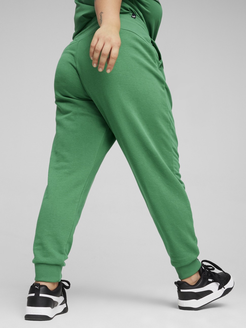 Штани жіночі Puma ESS+ BLOSSOM Script Pants TR зелені 67935086 — фото 3