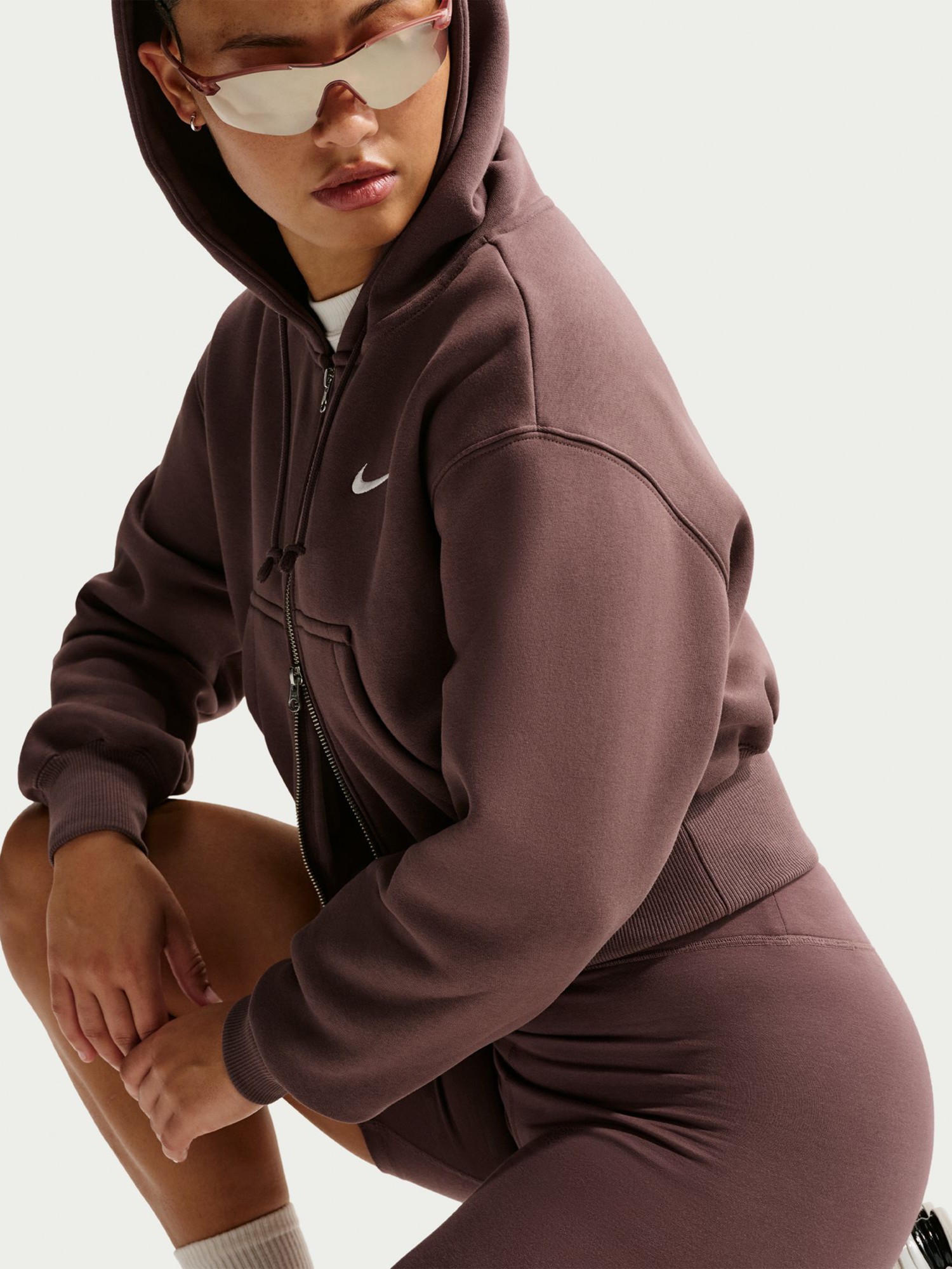 Шорти жіночі Nike W NSW NK CLSC HR 8IN SHORT коричневі DV7797-502 изображение 3