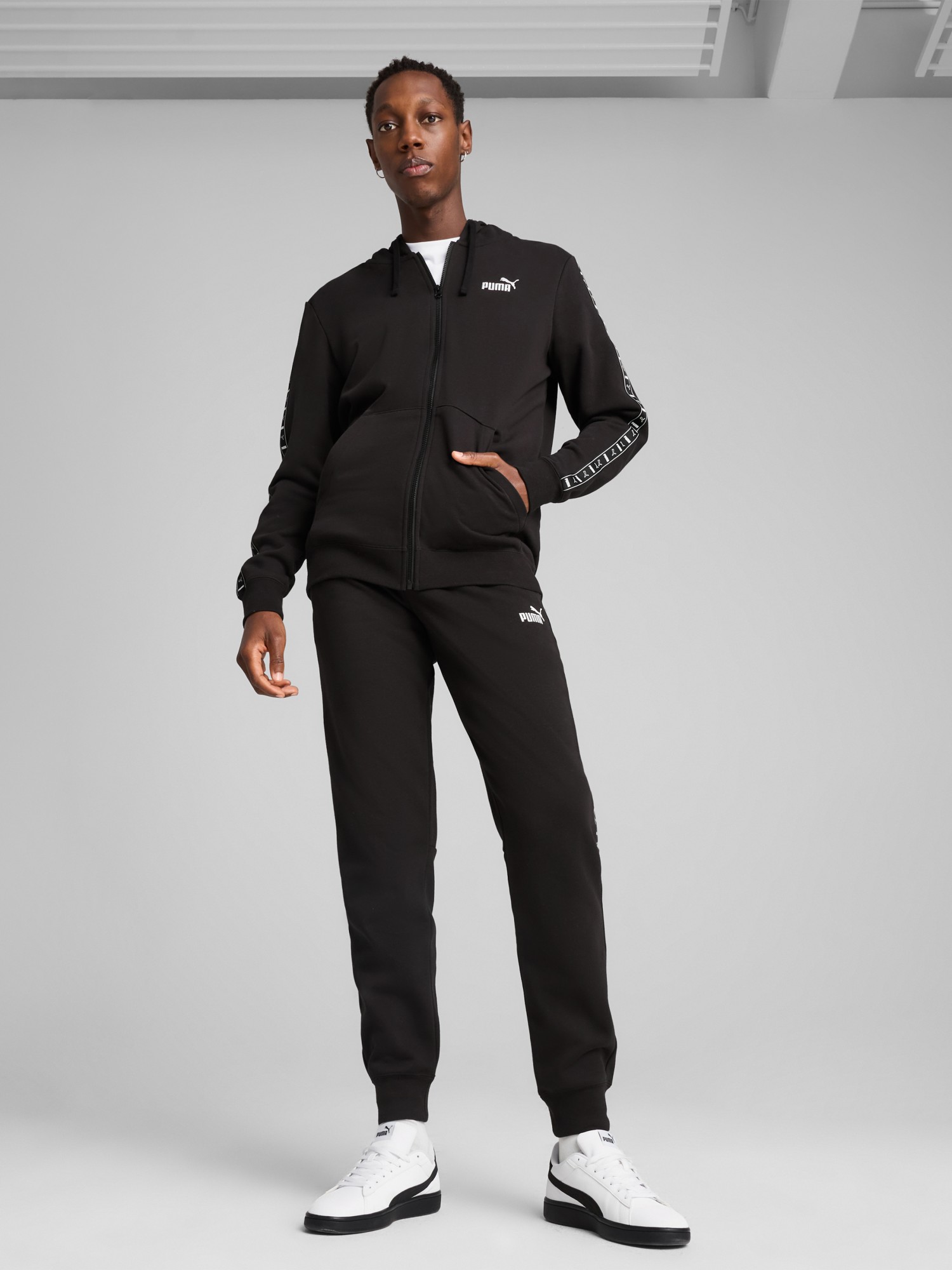 Штани чоловічі Puma ESS TAPE Sweatpants чорні 68467901 изображение 4