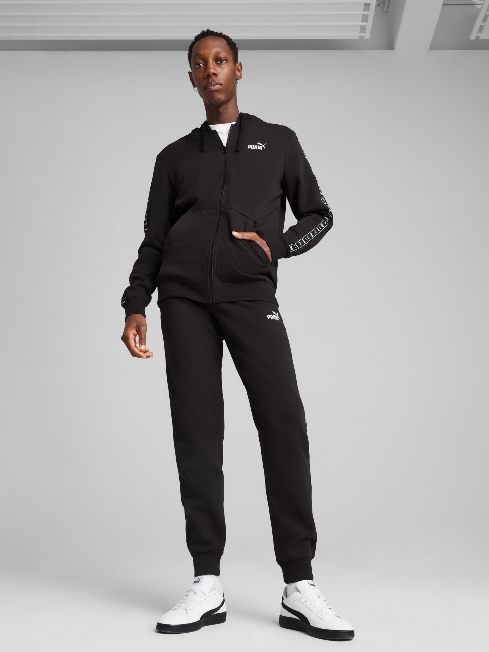 Штани чоловічі Puma ESS TAPE Sweatpants чорні 68467901 — фото 4