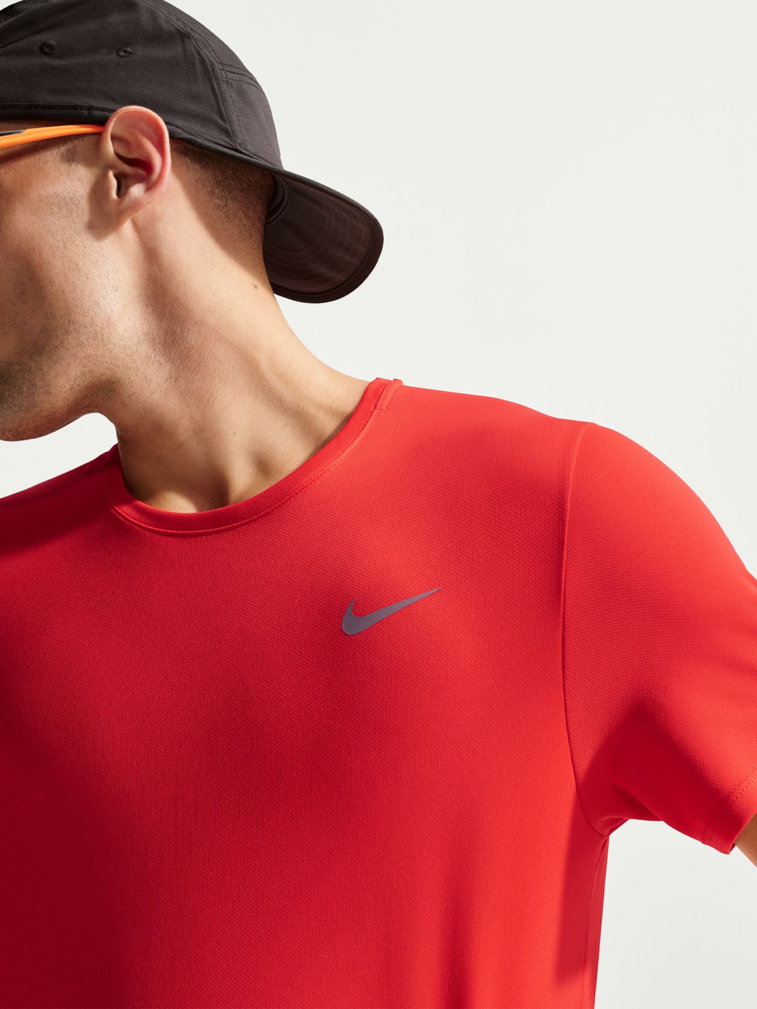 Футболка мужская Nike M NK DF UV MILER SS красная DV9315-696 изображение 4