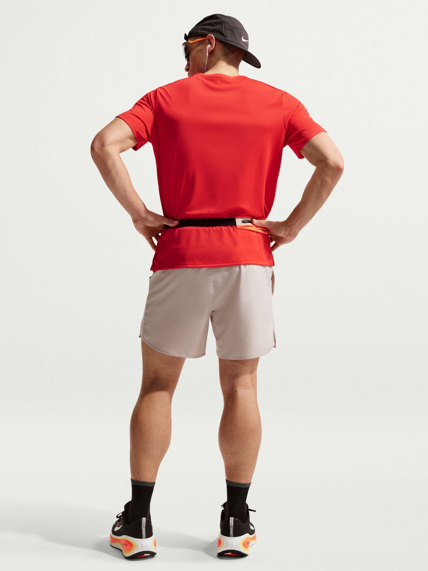 Футболка мужская Nike M NK DF UV MILER SS красная DV9315-696 изображение 9