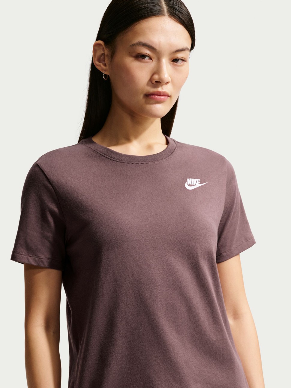 Футболка жіноча Nike W NSW CLUB SS TEE коричнева DX7902-502 — фото 3