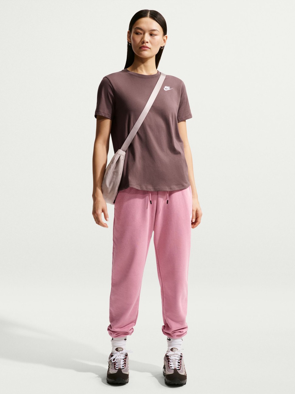 Футболка жіноча Nike W NSW CLUB SS TEE коричнева DX7902-502 — фото 5