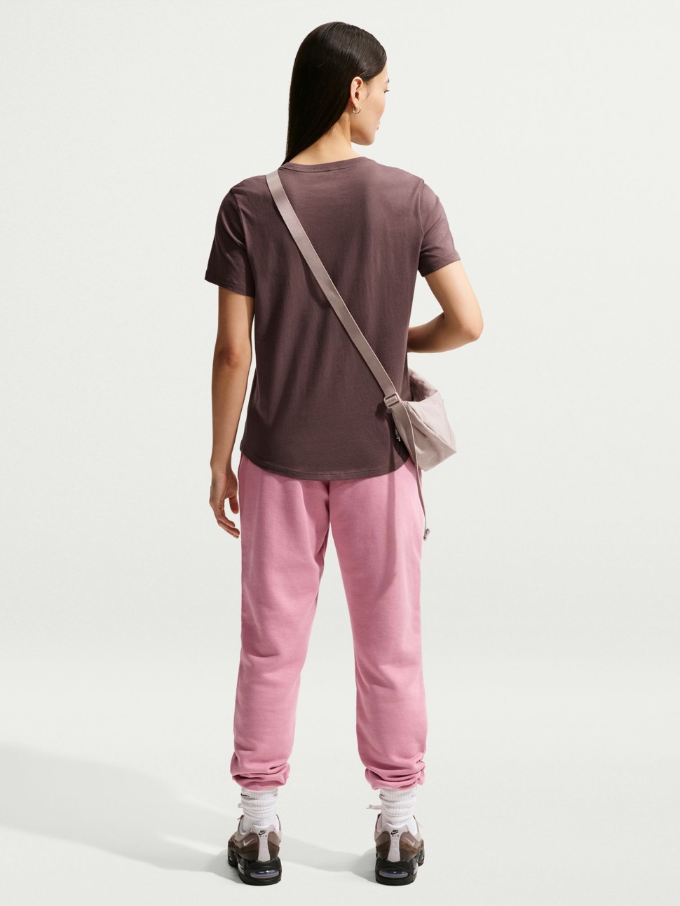 Футболка жіноча Nike W NSW CLUB SS TEE коричнева DX7902-502 — фото 6