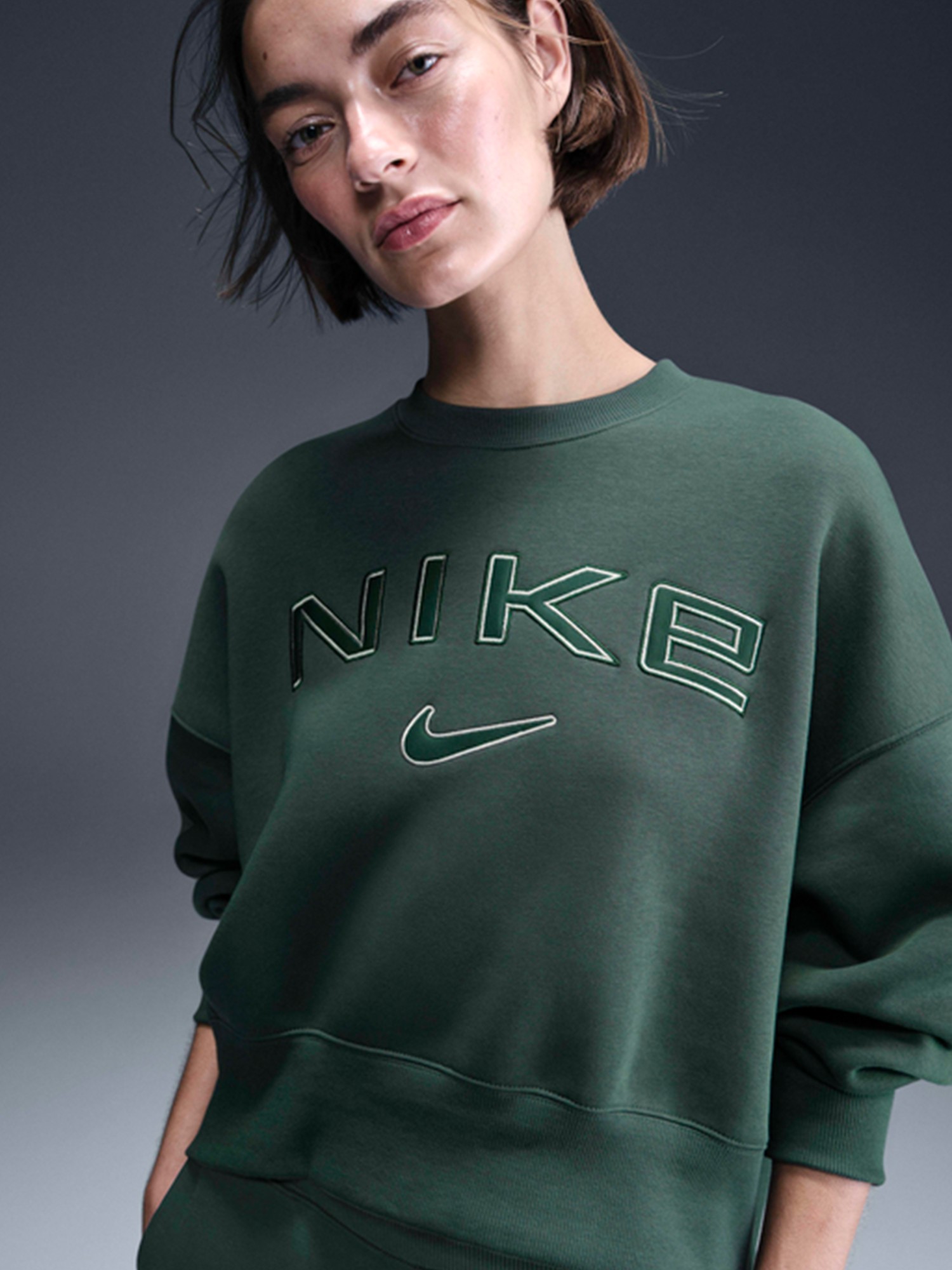 Толстовка женская Nike W NSW PHNX FLC OOS LOGO CREW зеленая FV7674-338 изображение 2