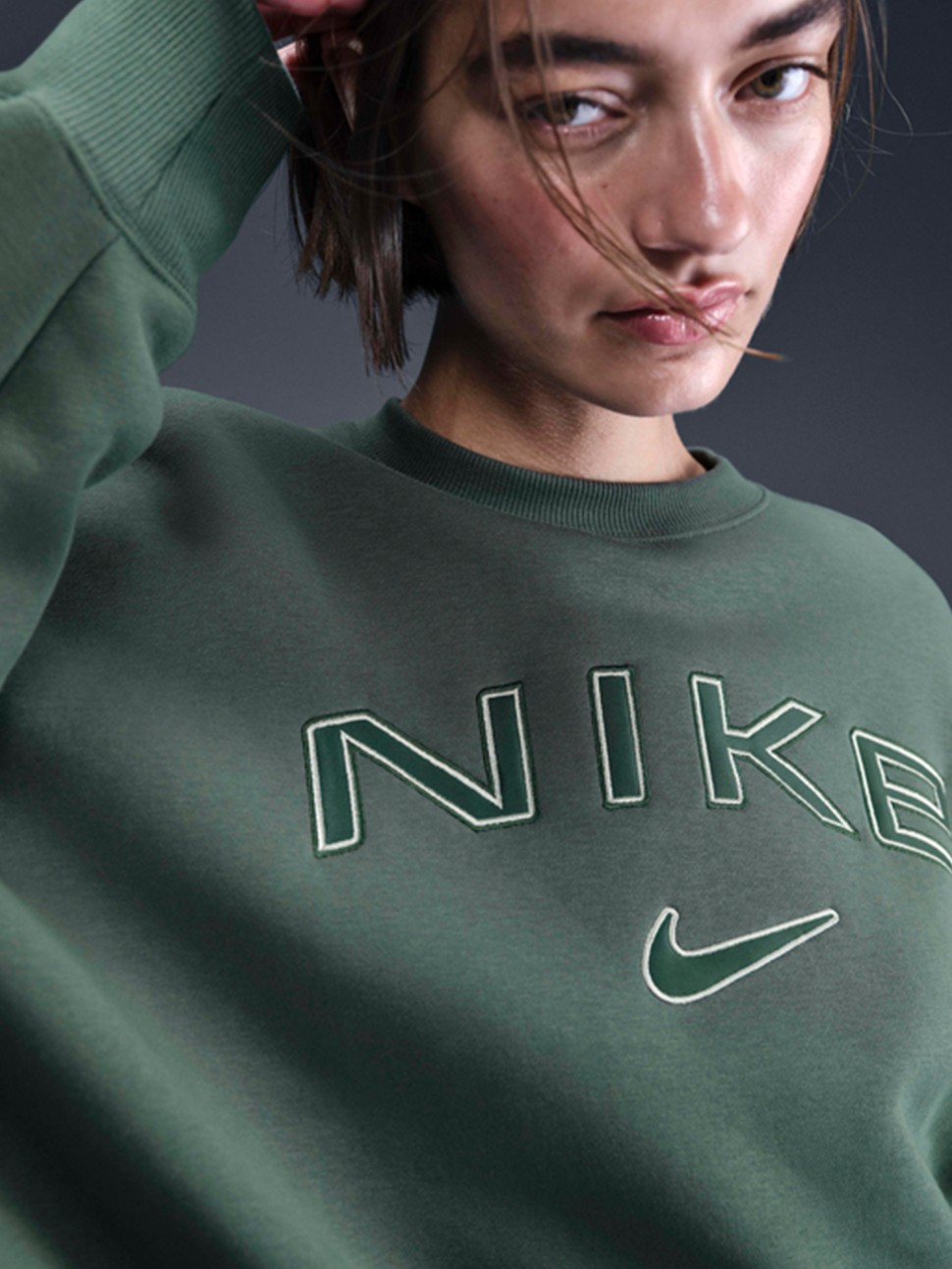 Толстовка жіноча Nike W NSW PHNX FLC OOS LOGO CREW зелена FV7674-338 — фото 3