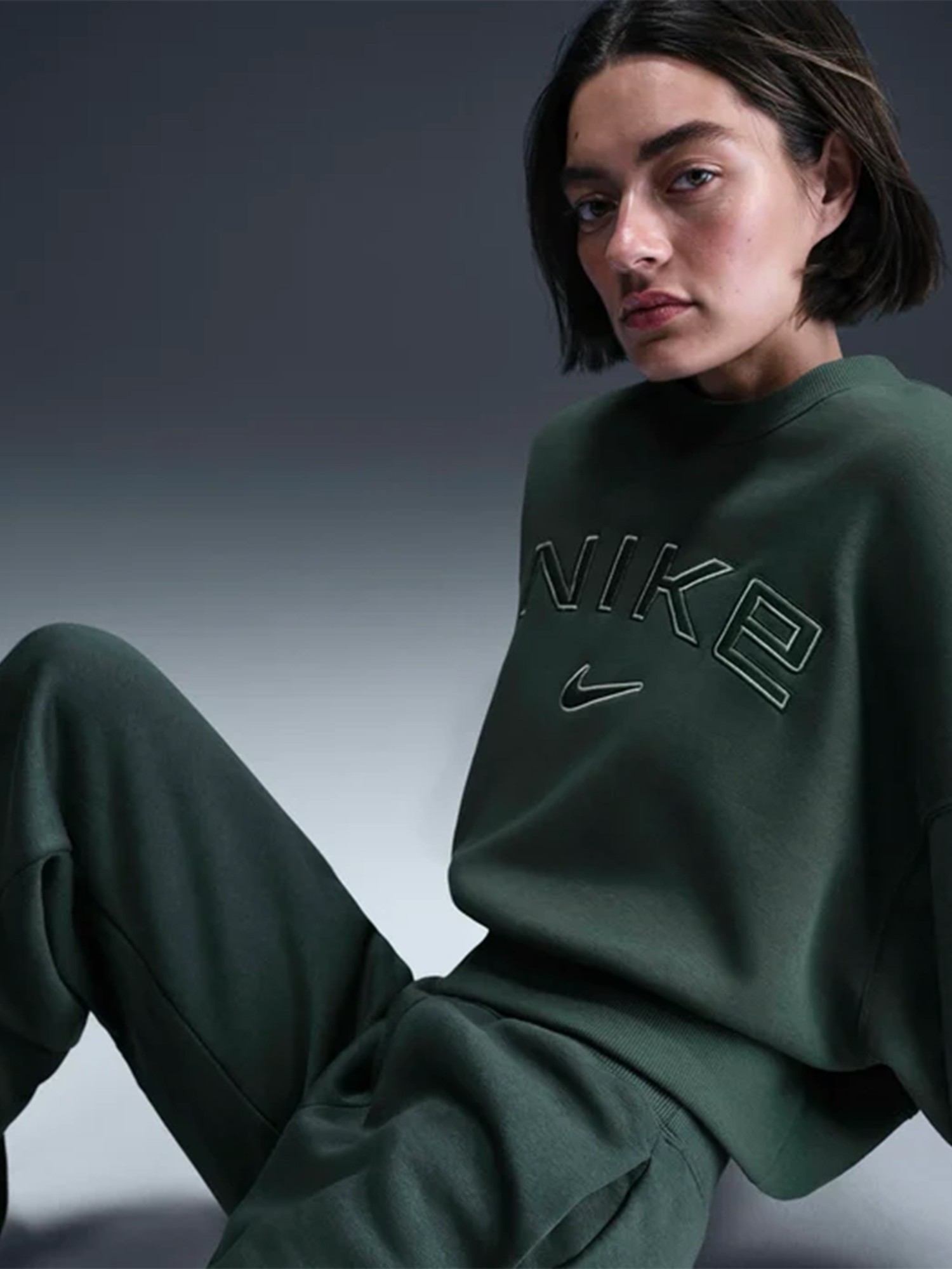 Толстовка женская Nike W NSW PHNX FLC OOS LOGO CREW зеленая FV7674-338 изображение 5