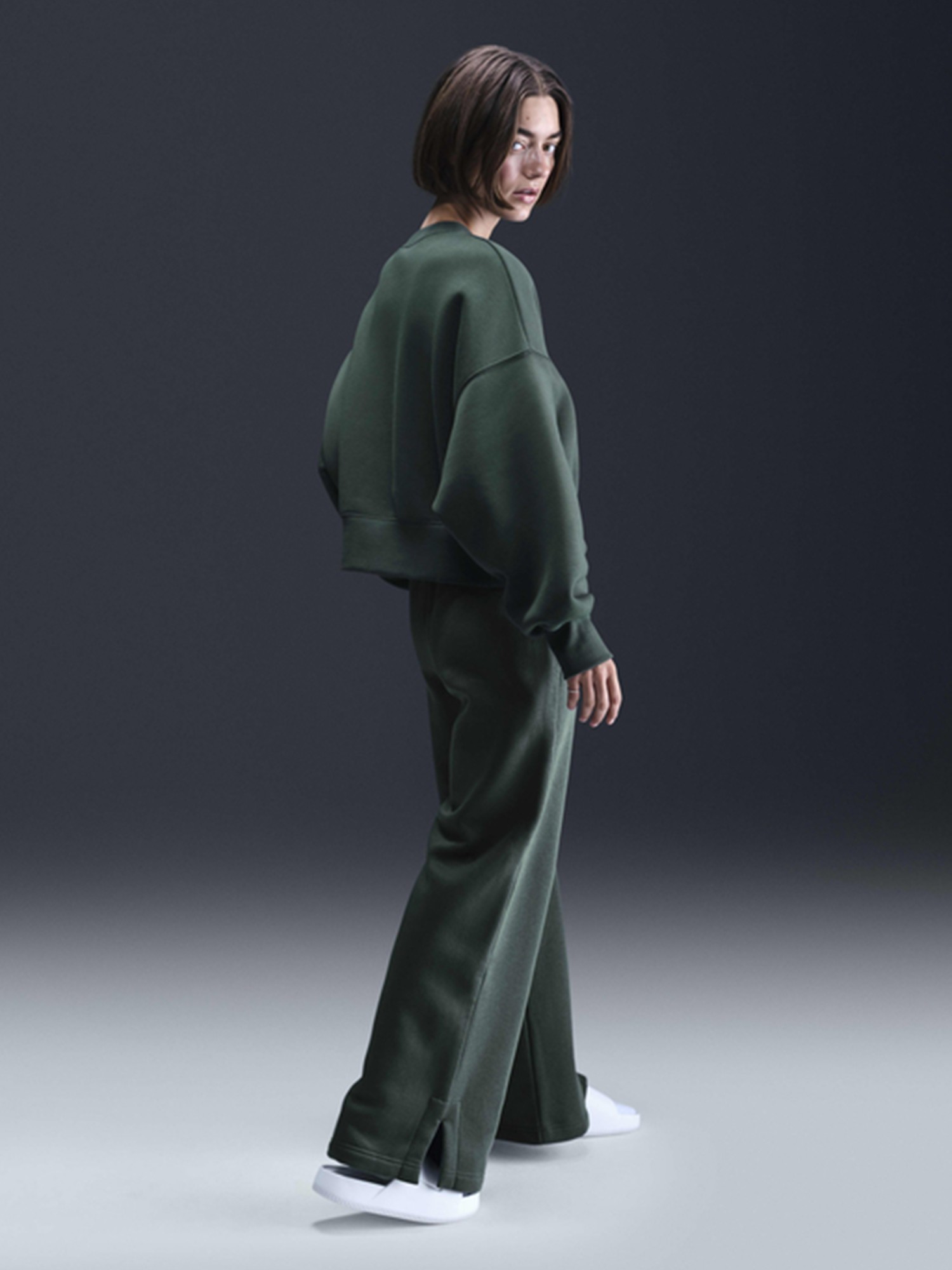 Толстовка женская Nike W NSW PHNX FLC OOS LOGO CREW зеленая FV7674-338 изображение 6