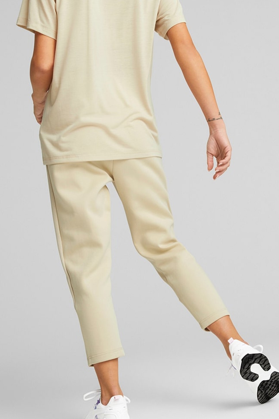 Штани жіночі Puma EVOSTRIPE High-Waist Pants бежеві 67311888 — фото 3