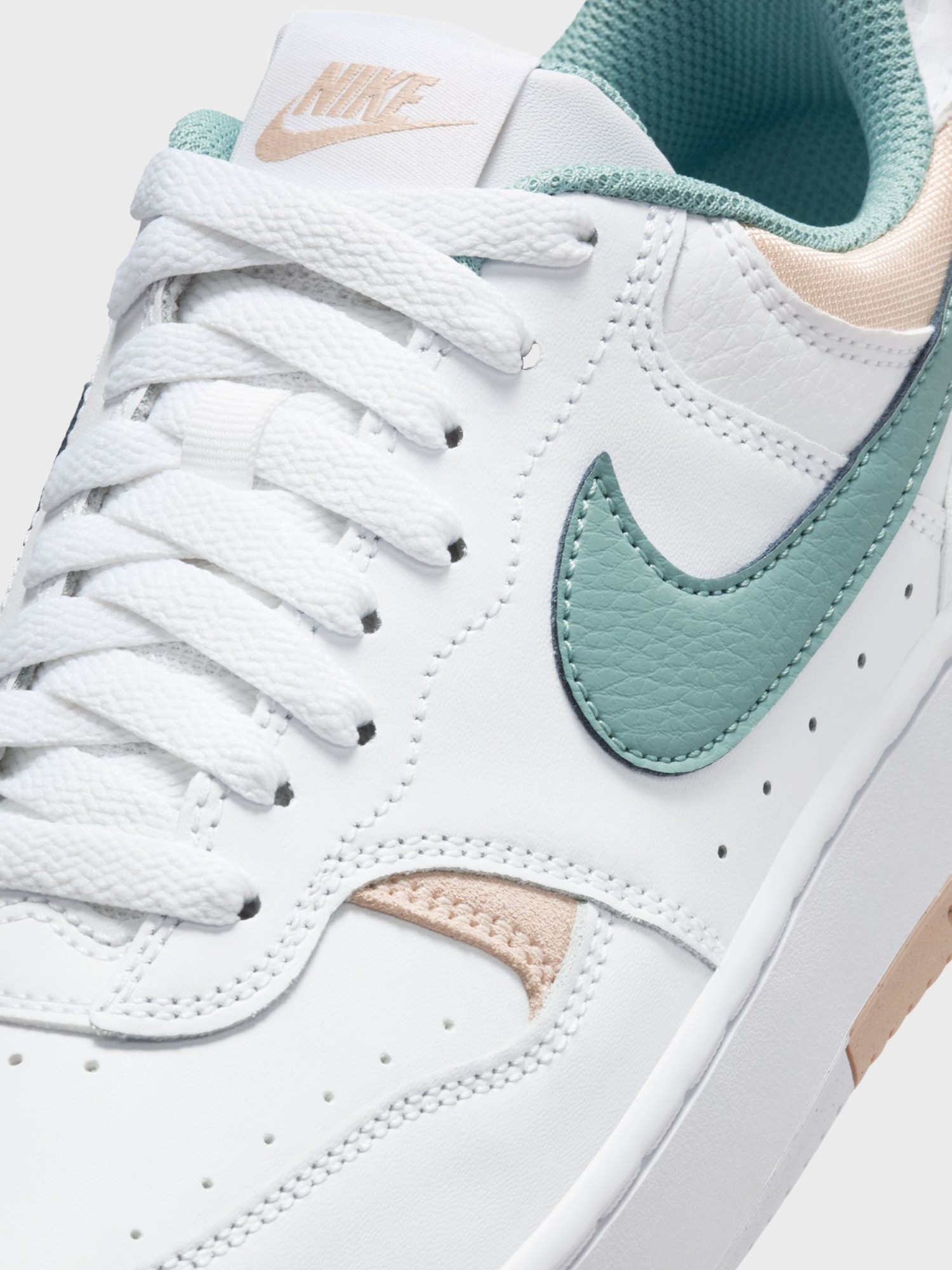 Кросівки жіночі Nike WMNS GAMMA FORCE білі DX9176-118 изображение 4